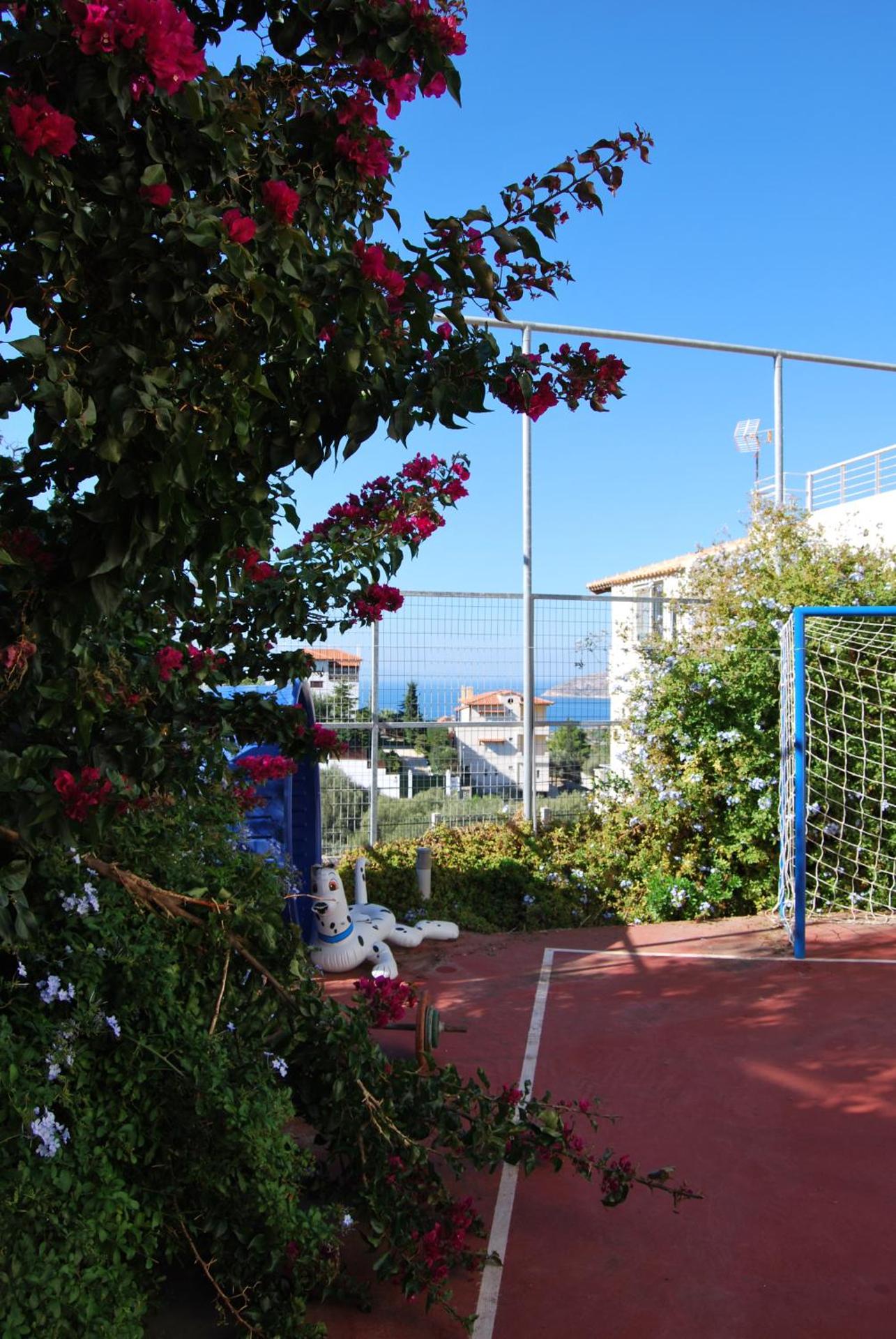 Thimari Sports & Spa with private pool and jacuzzi - Photo 9
