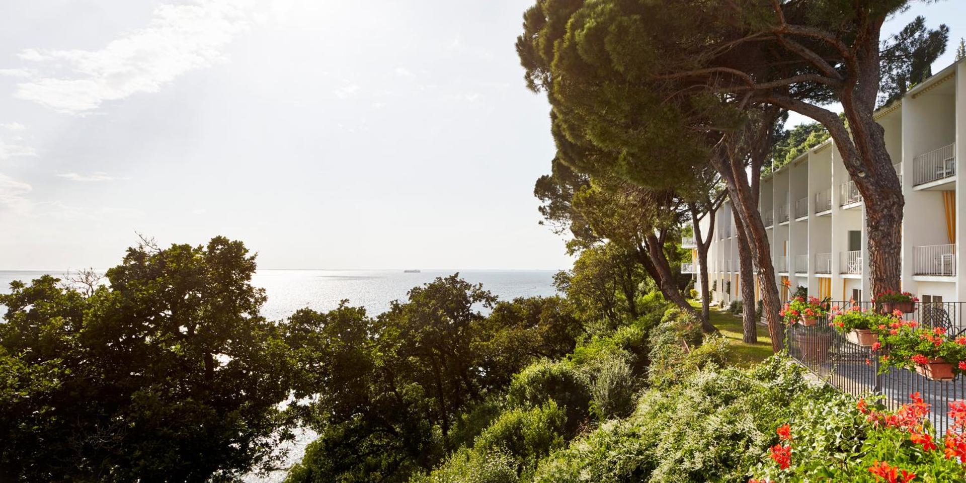 Hotel Riviera & Maximilian's - Photo 69