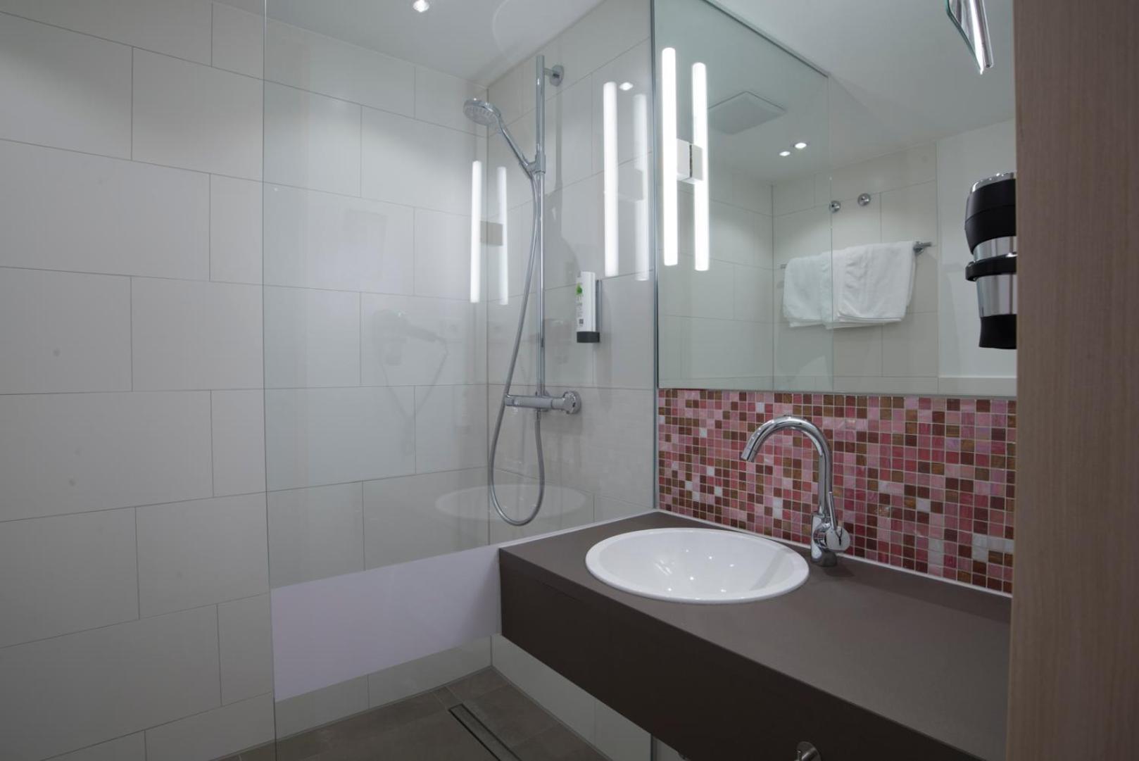 fab Hotel - Photo 30