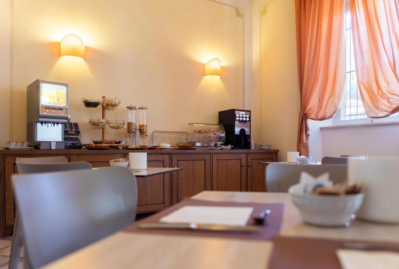 Hotel Rossi - Photo 11