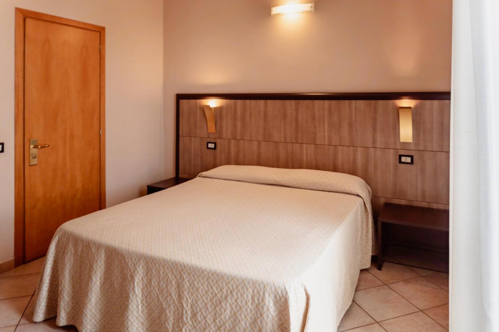 Hotel Rossi - Photo 2