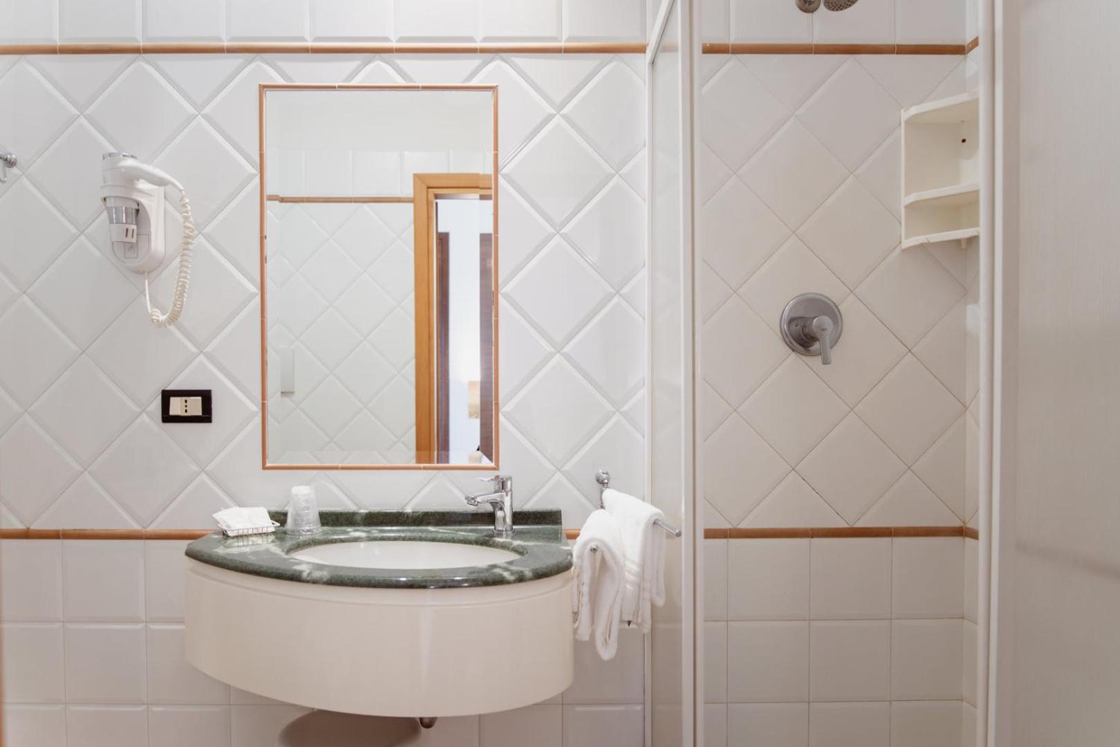 Hotel Rossi - Photo 31