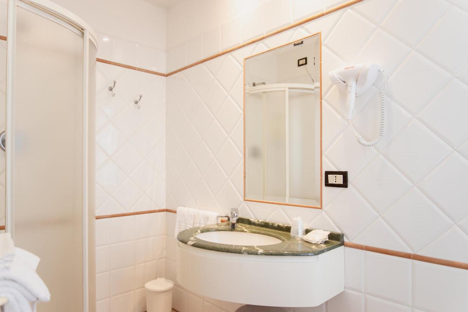 Hotel Rossi - Photo 44