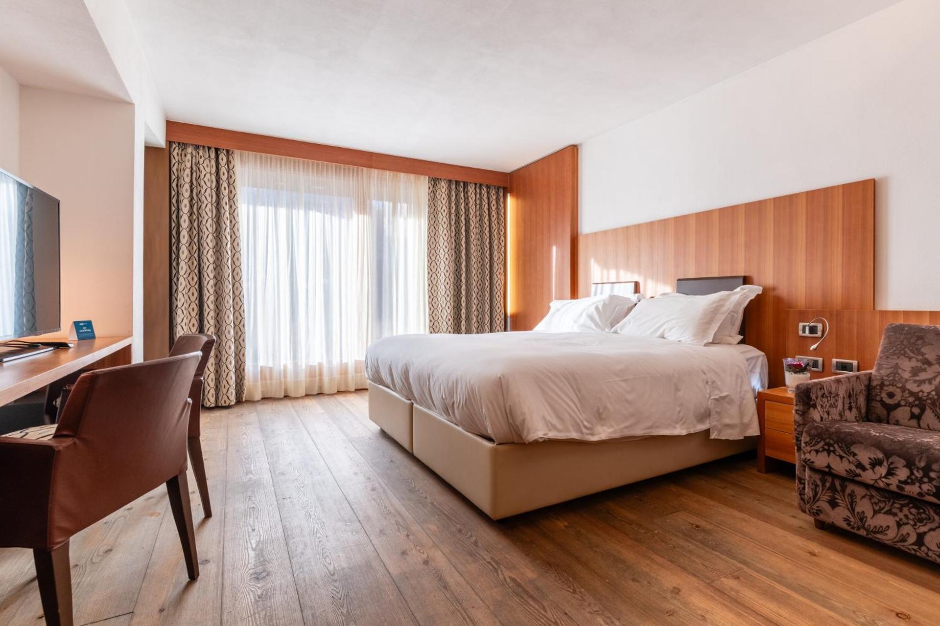 Hotel Alaska Cortina - Photo 18