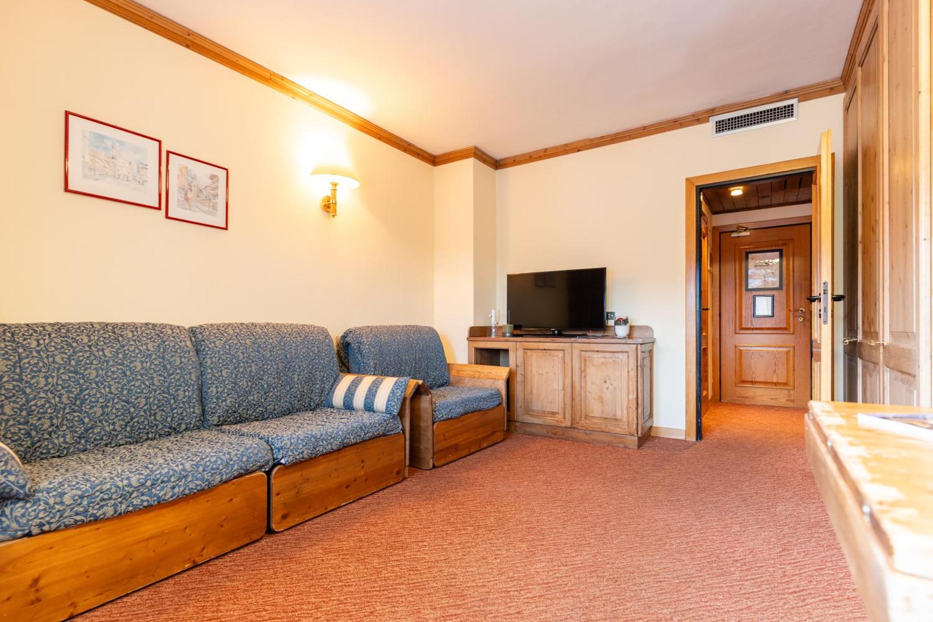 Hotel Alaska Cortina - Photo 3