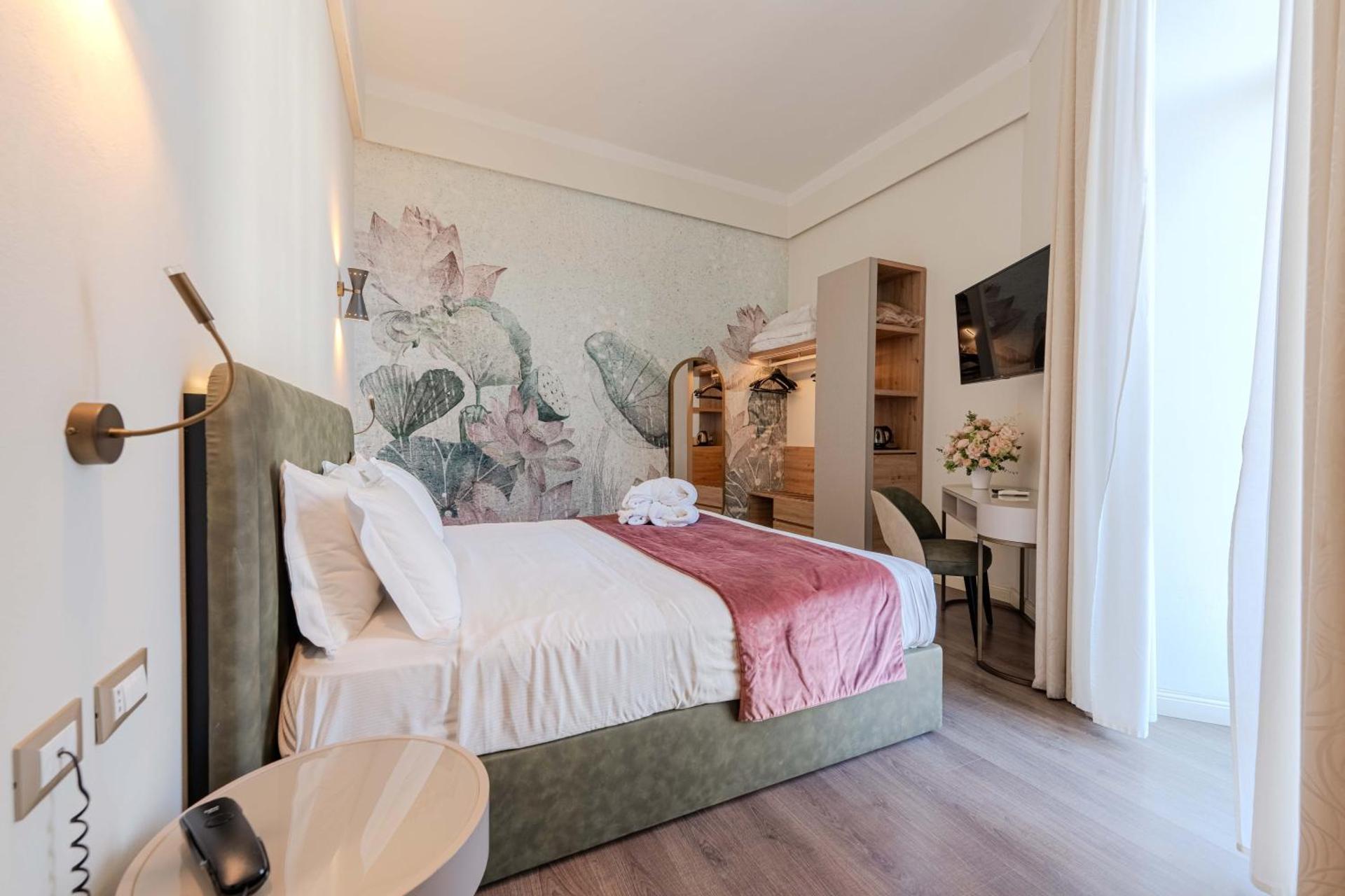 Comfort Triple Room with Side Sea View