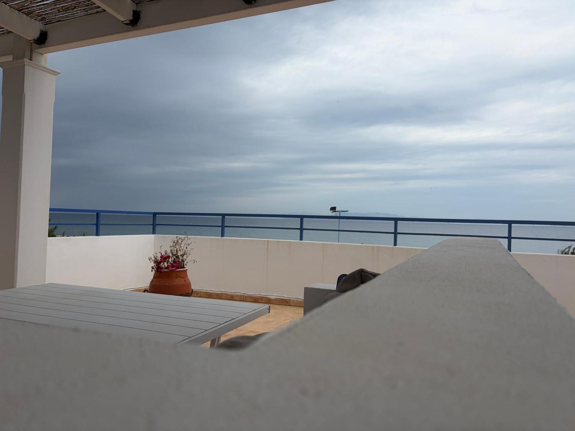 Nautilus Beach House - Photo 3