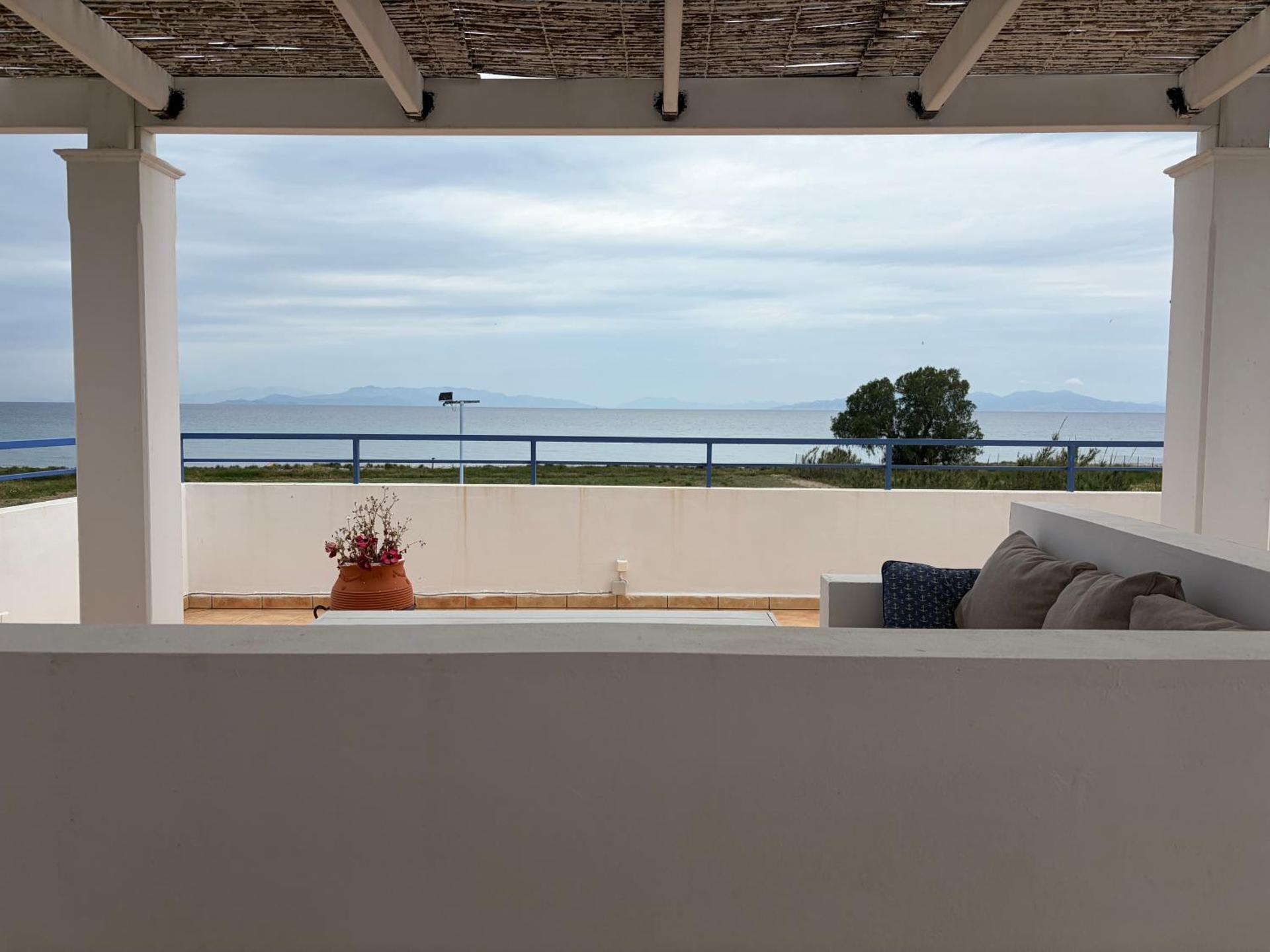 Nautilus Beach House - Photo 6