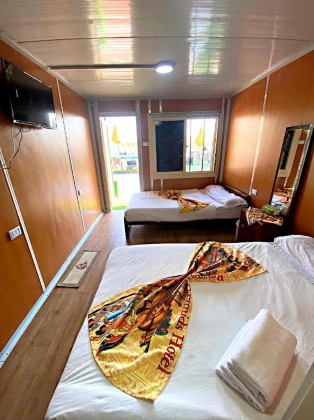 Caravan Swimming Pool & Pyramid View