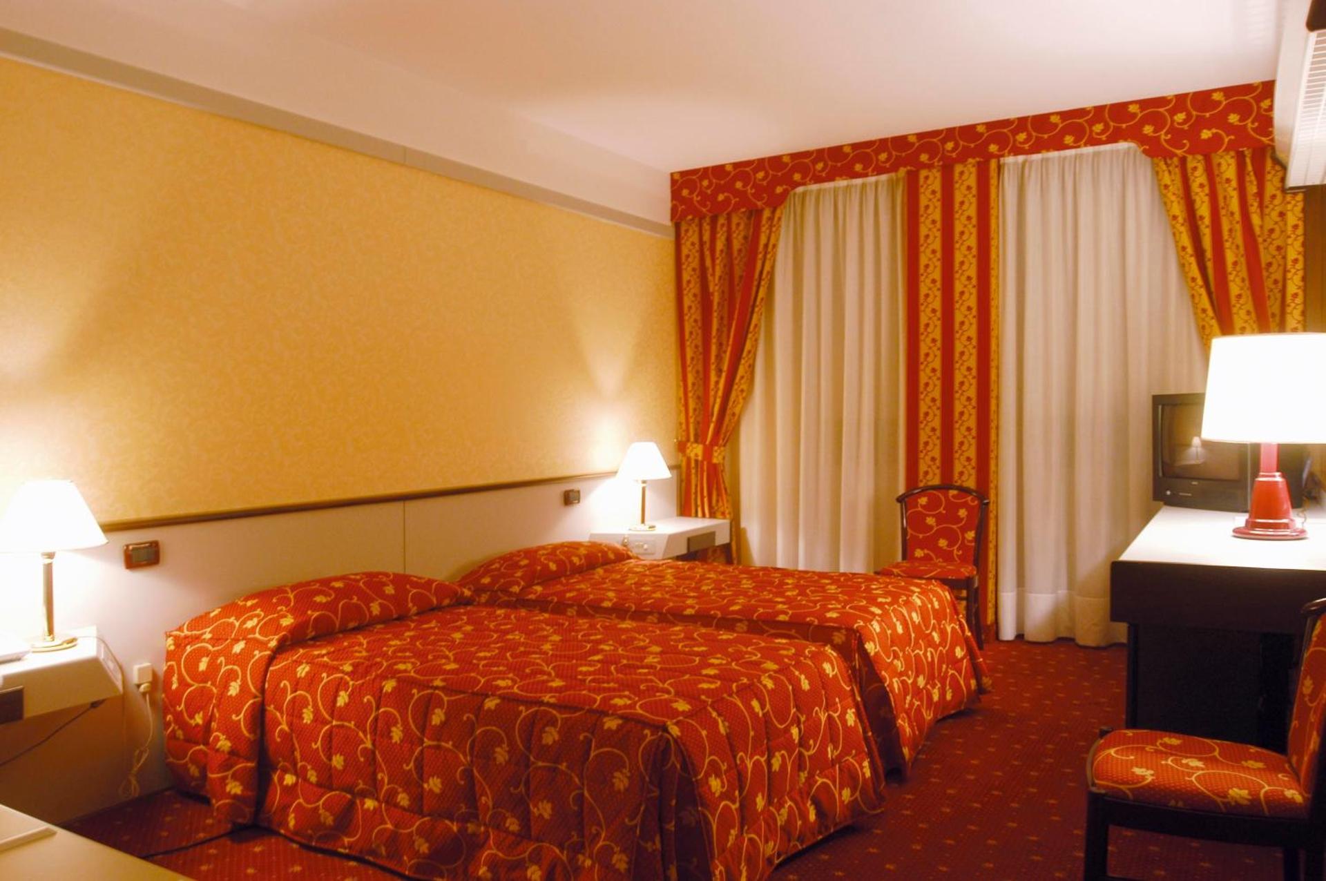 Hotel Maxim - Photo 37