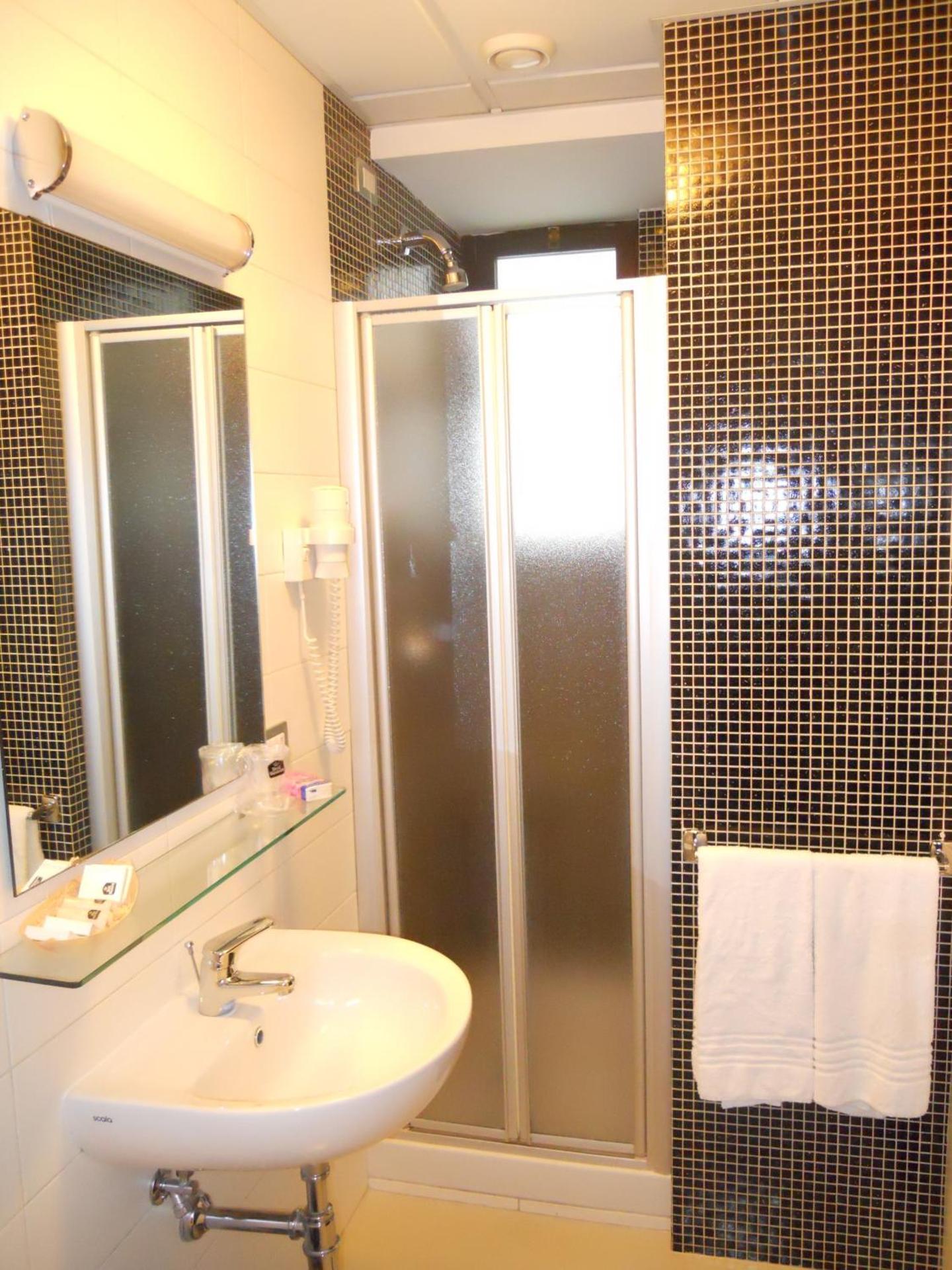 Executive Business Hotel - Photo 23