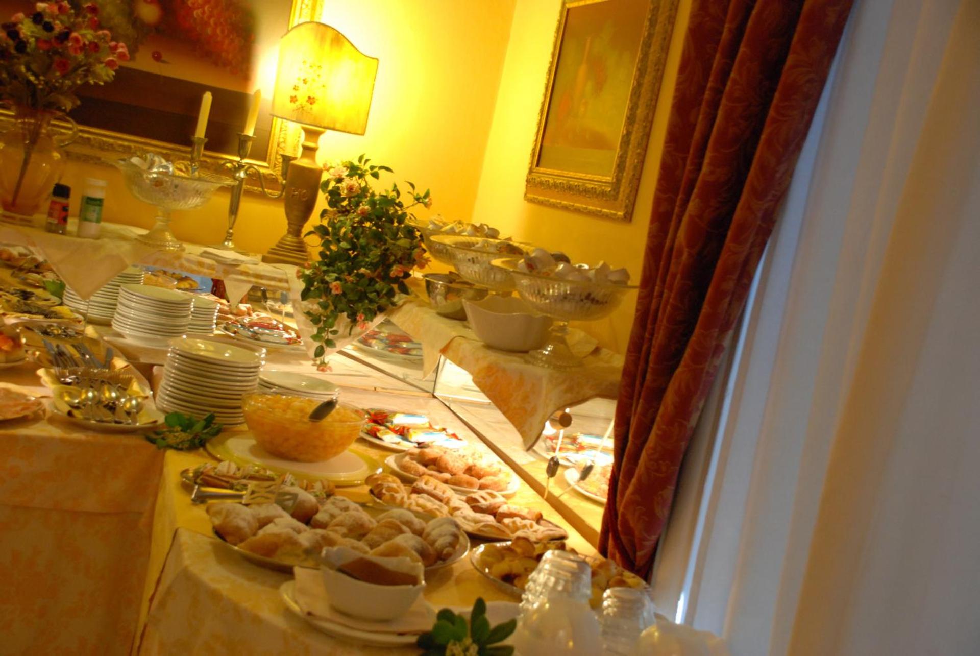 Hotel del Centro - Photo 14