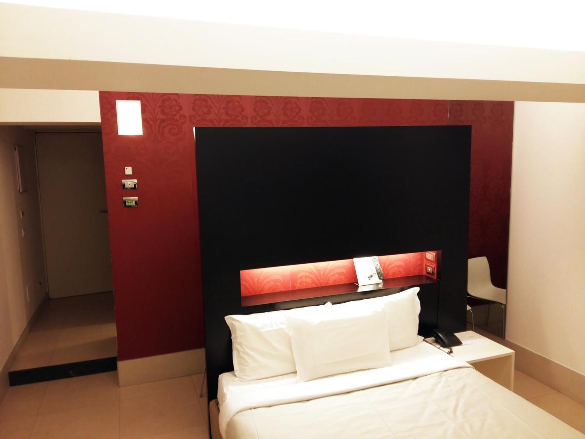 Savoy Hotel - Photo 21