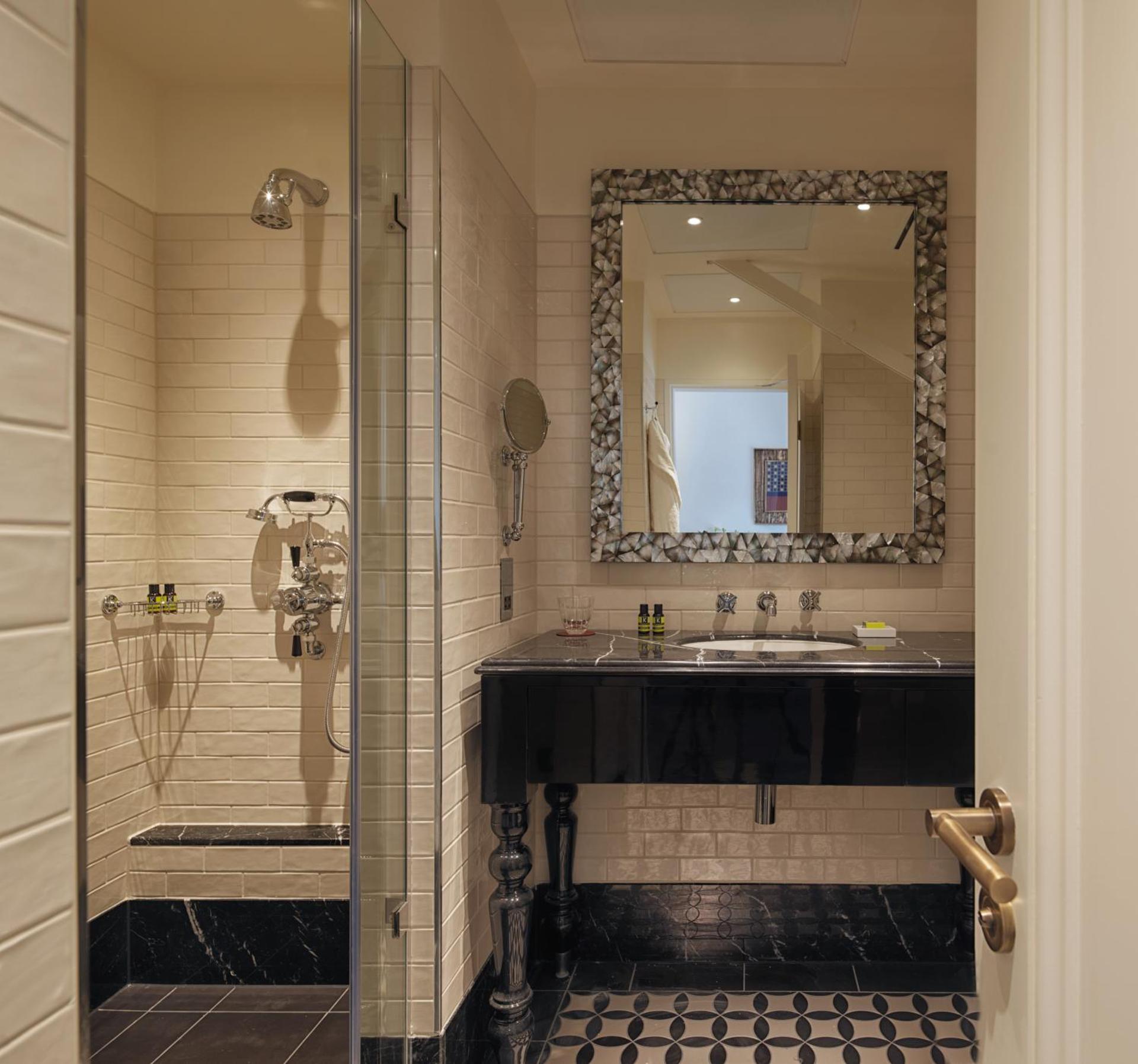 The LaLit London - Photo 100