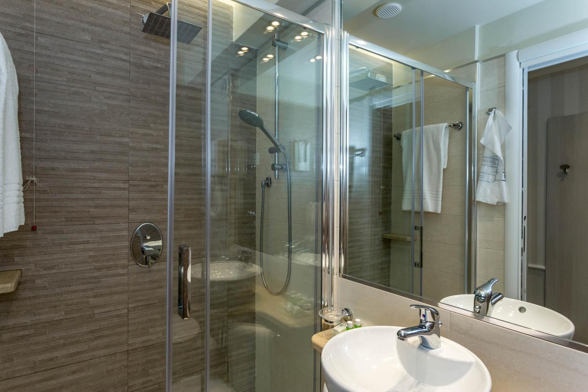 Hotel Flora - Photo 19