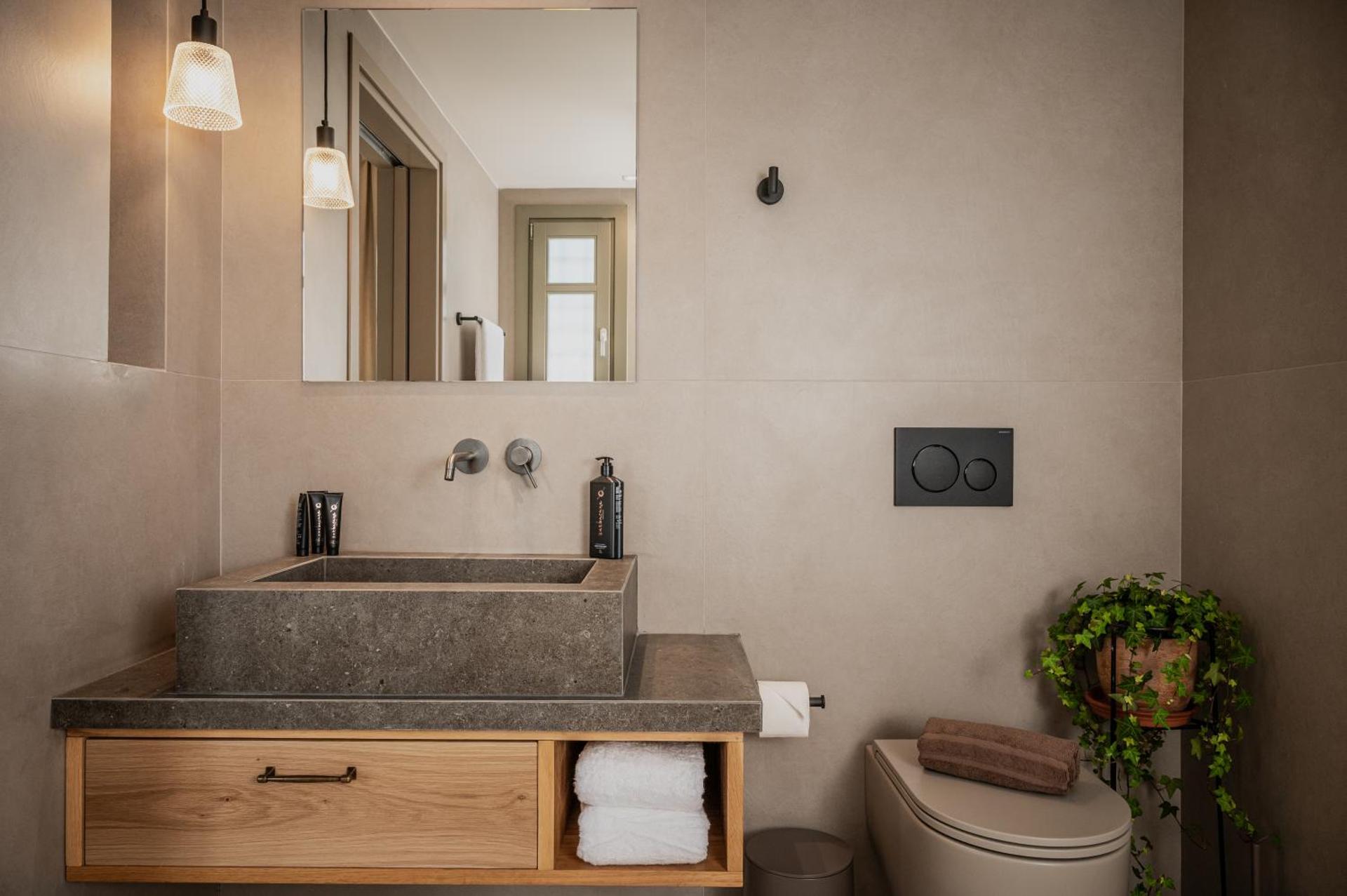 JUNO Collection Residences - Photo 32