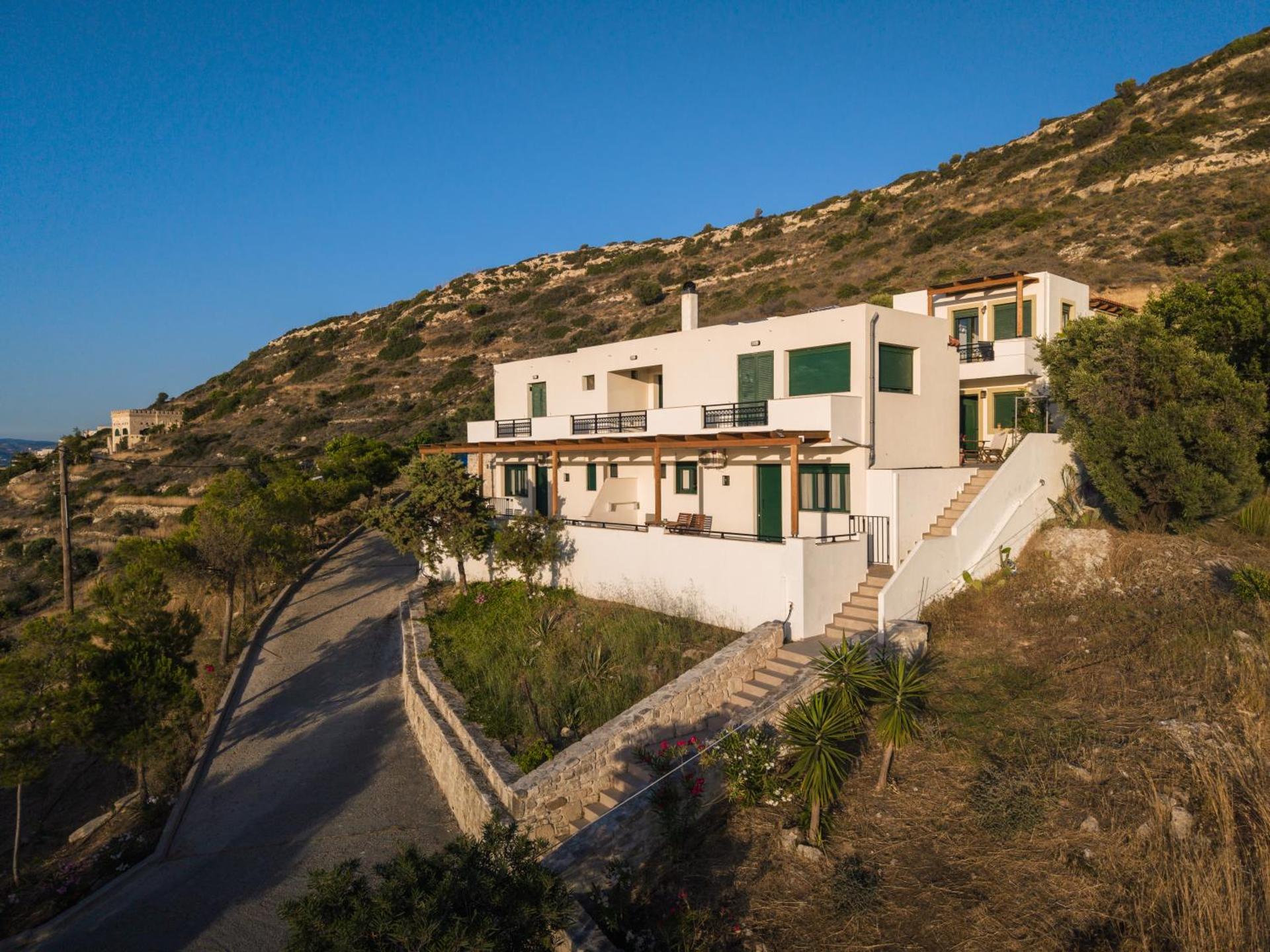 Avra Komos - Photo 9