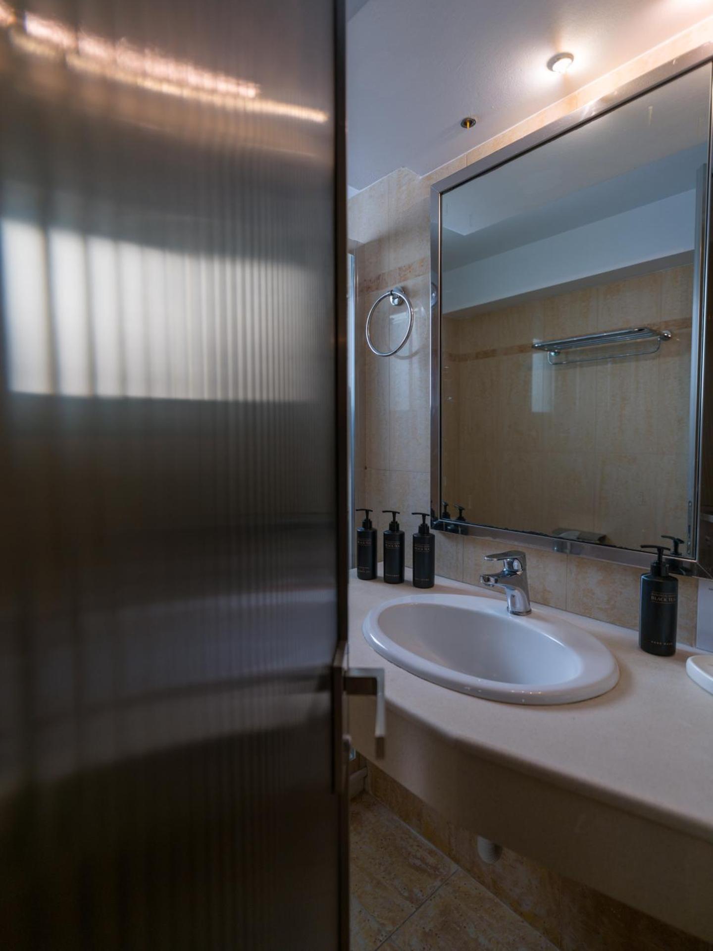The Landmark Villas & Spa - Photo 23
