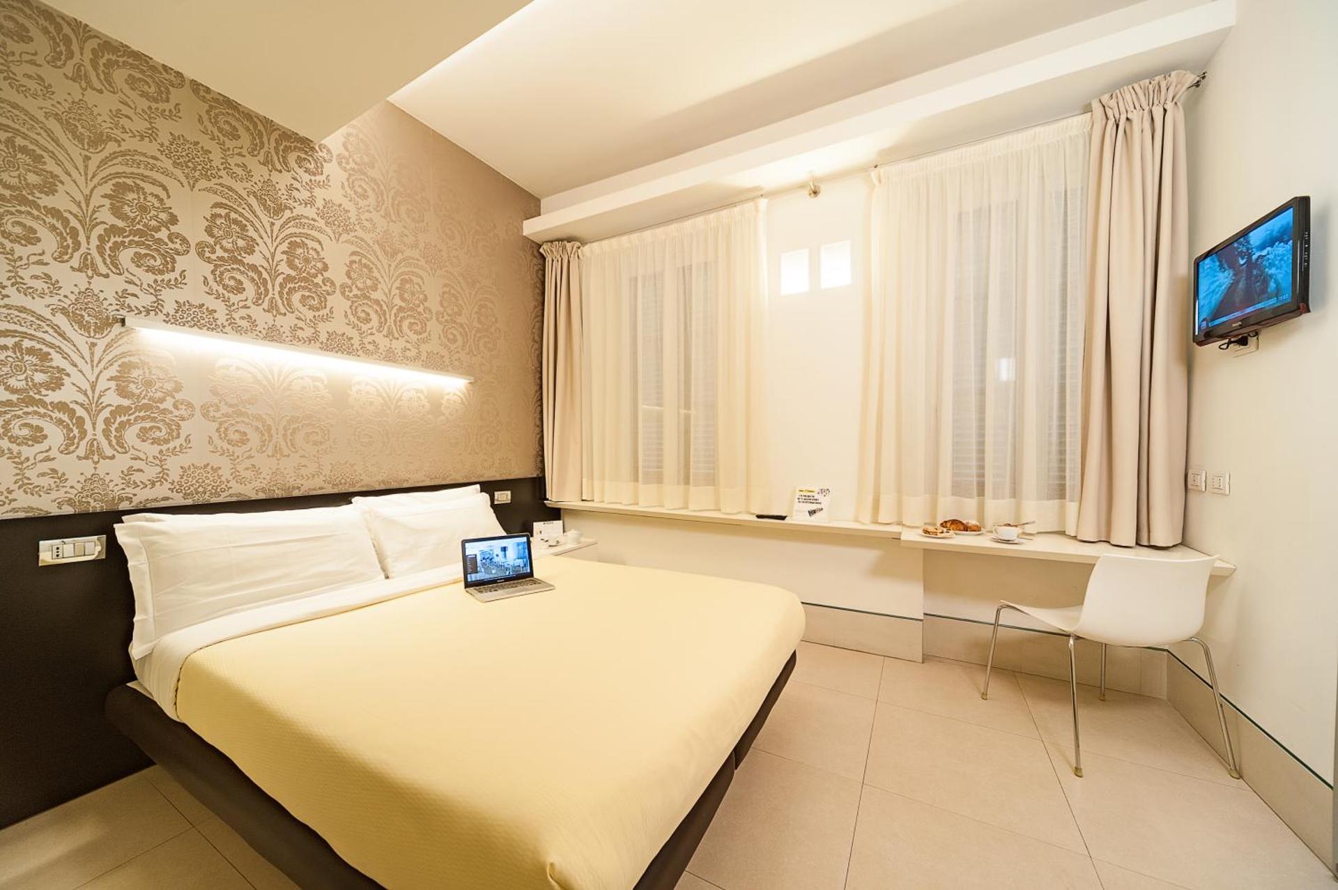 Savoy Hotel - Photo 32