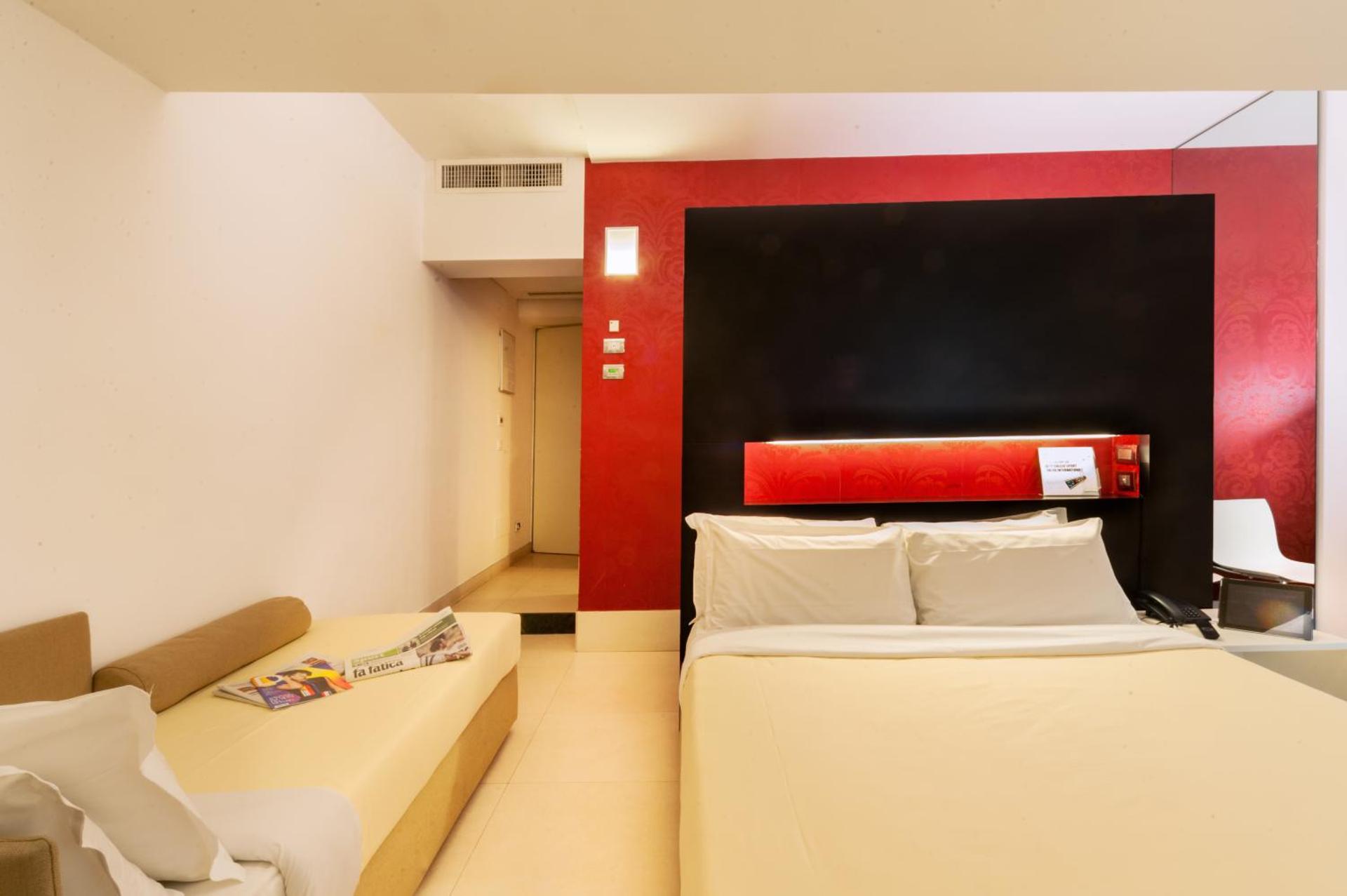 Savoy Hotel - Photo 49