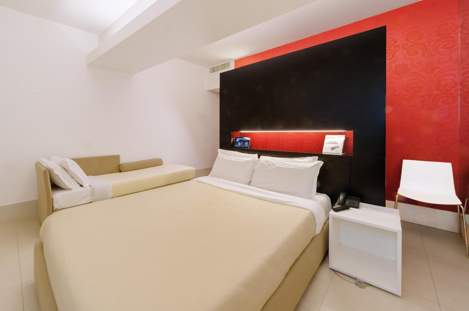 Savoy Hotel - Photo 26