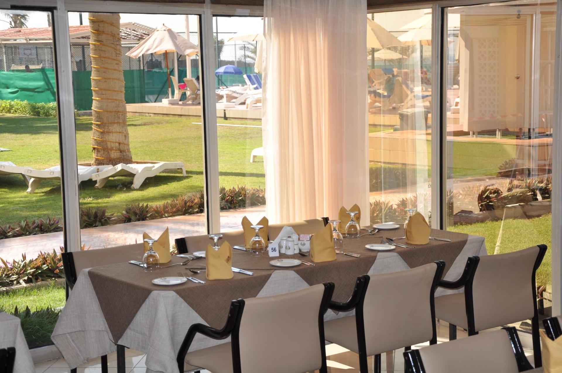 Sharjah Carlton Hotel - Photo 38