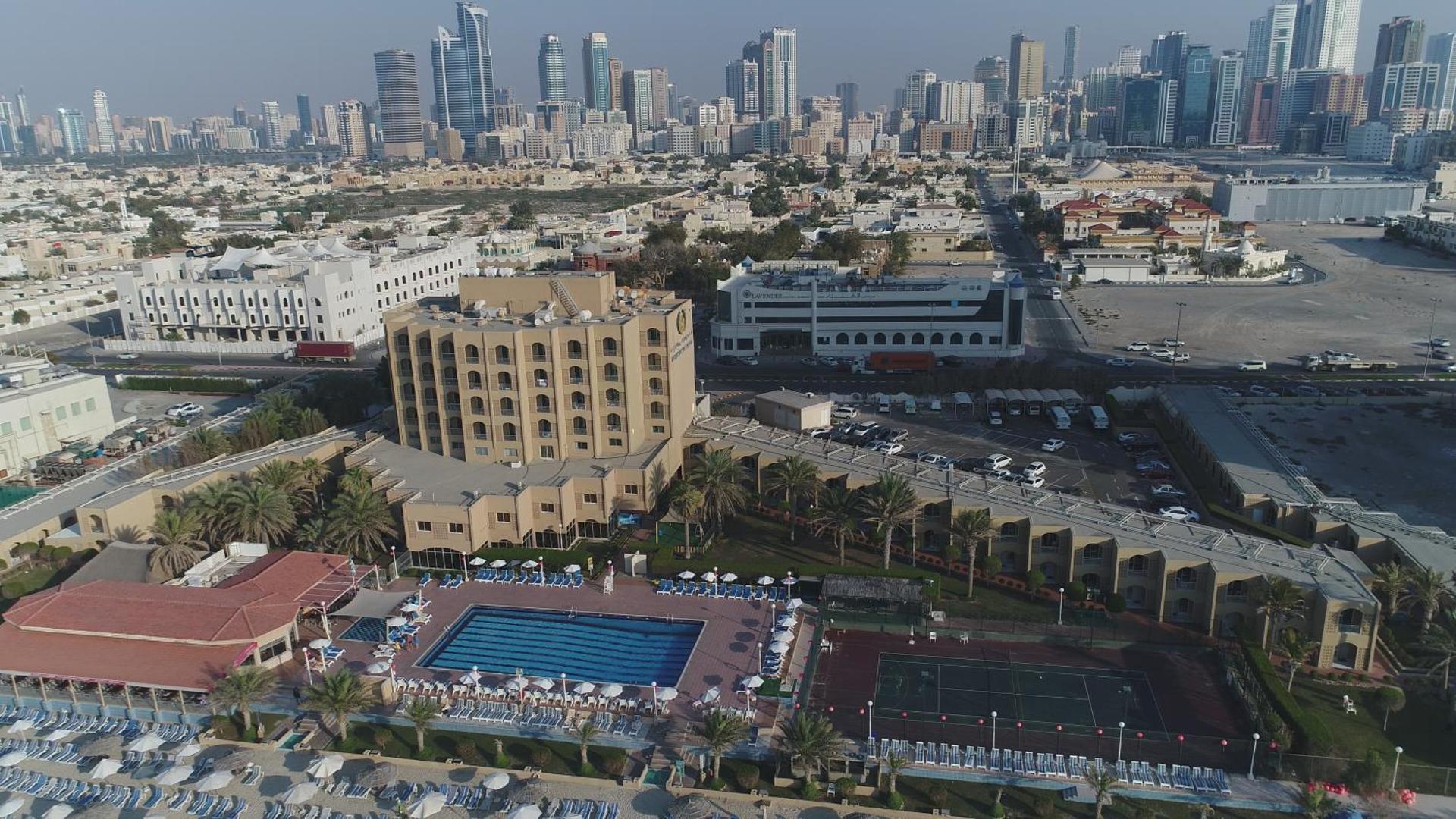 Sharjah Carlton Hotel - Photo 12