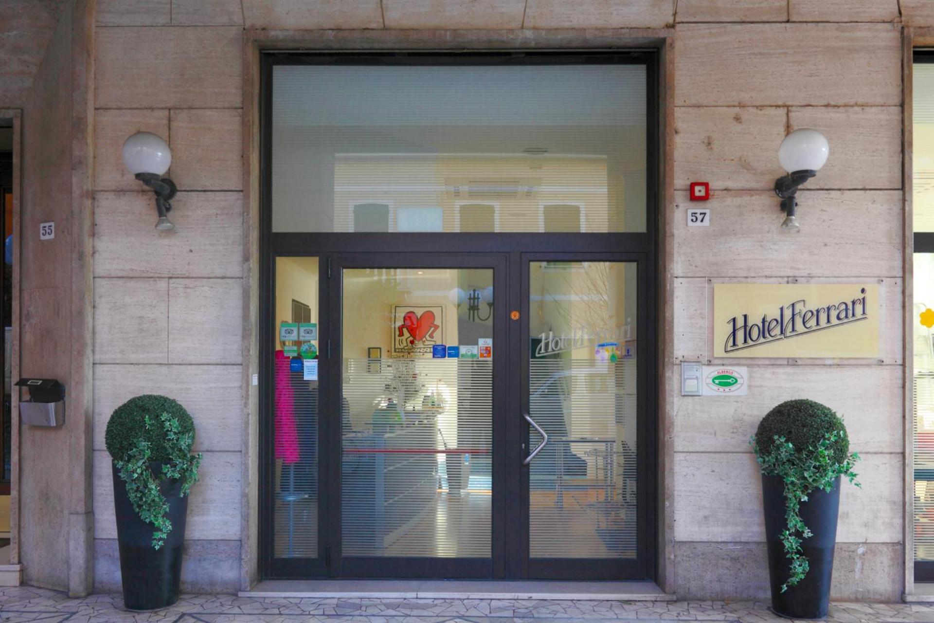 Hotel Ferrari - Photo 4