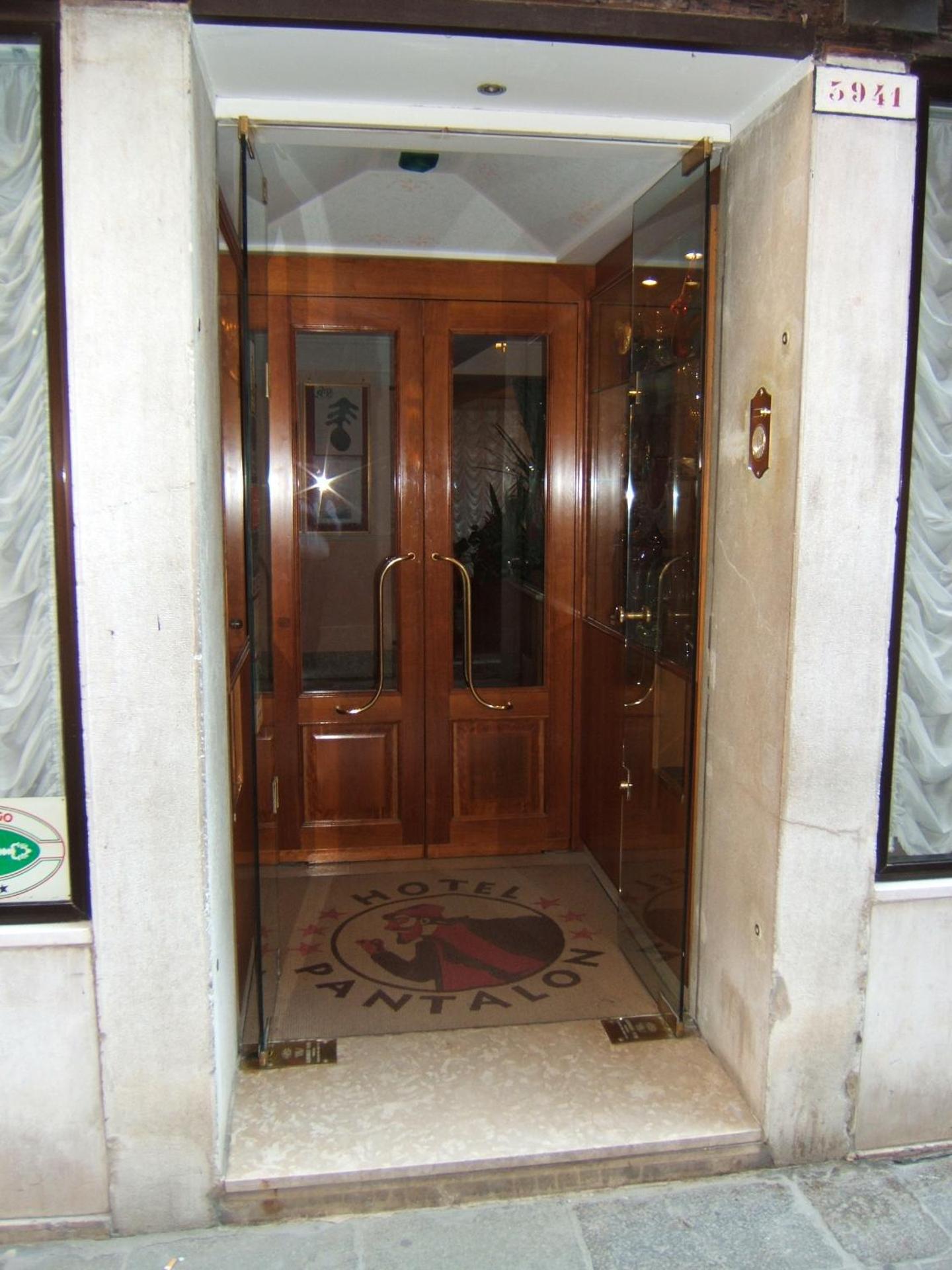 Hotel Pantalon - Photo 12