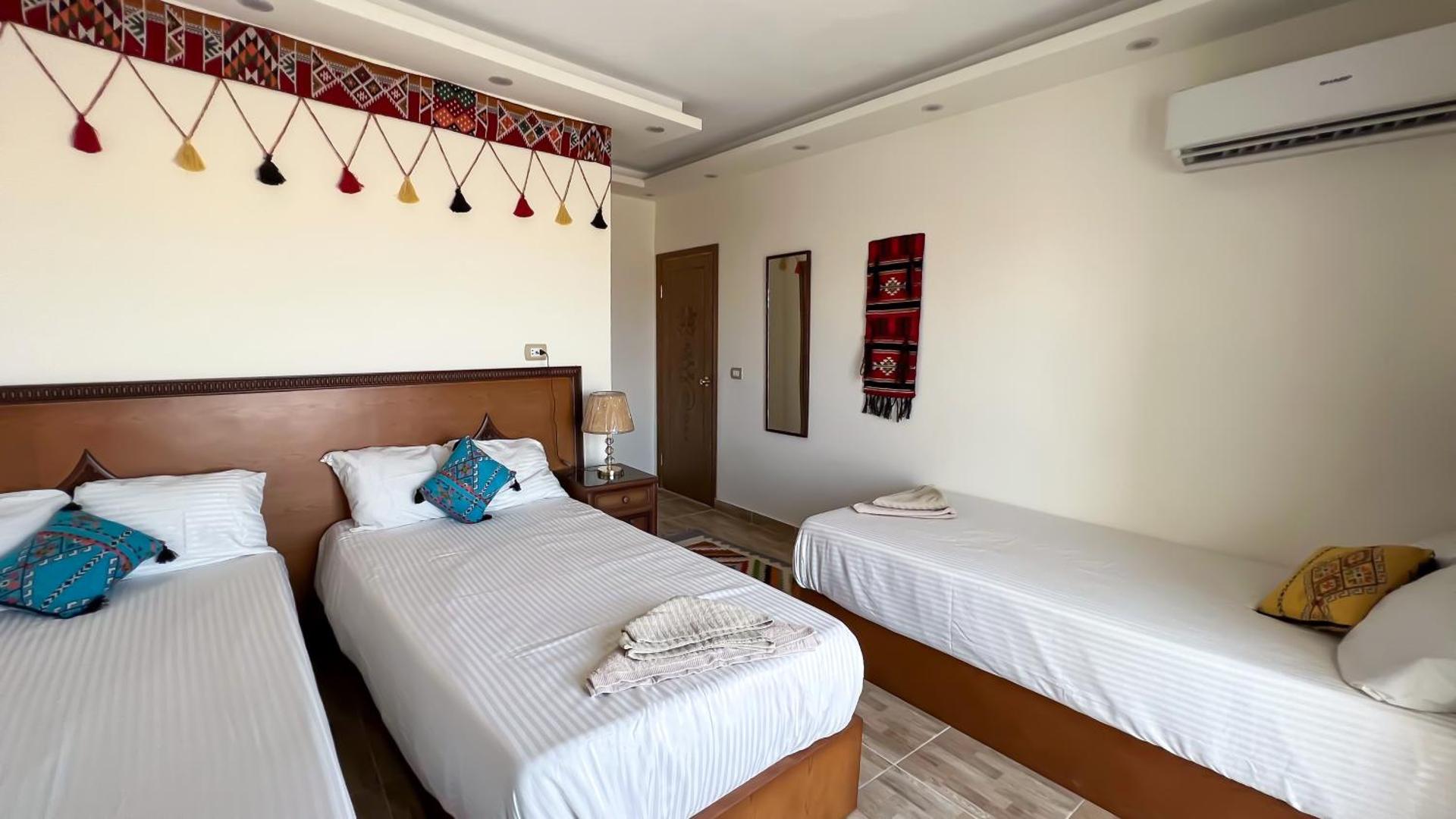 Atlantis Pyramids Inn - Photo 3