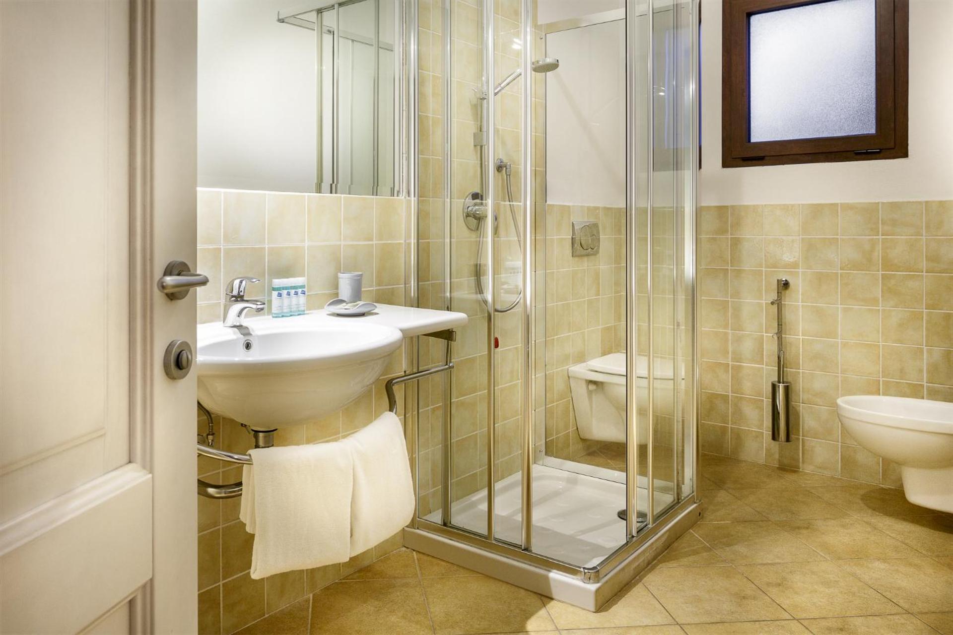 One-Bedroom Apartment - Photo 3