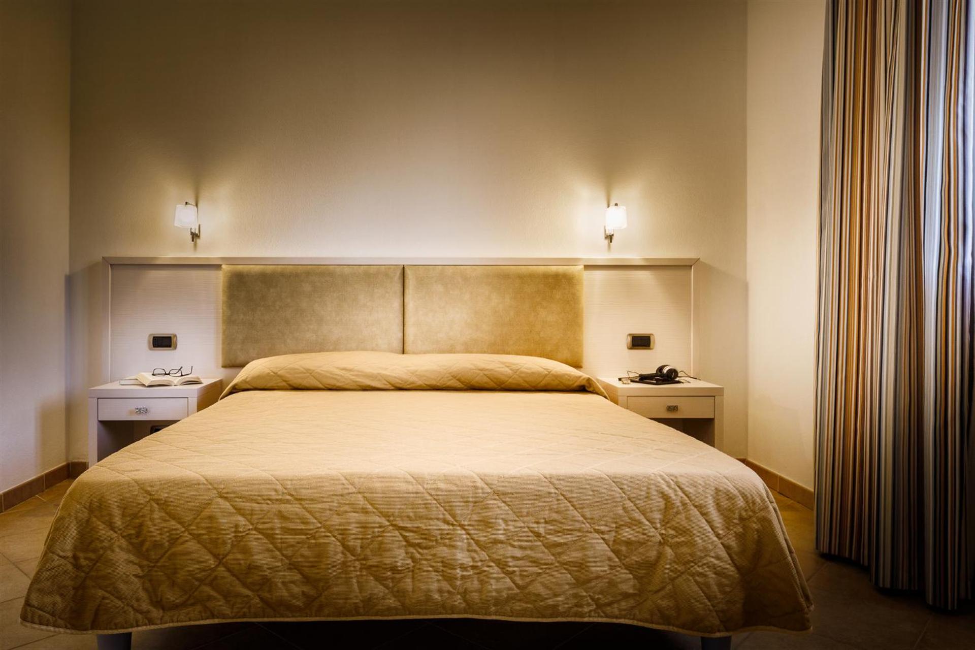 One-Bedroom Apartment - Photo 2