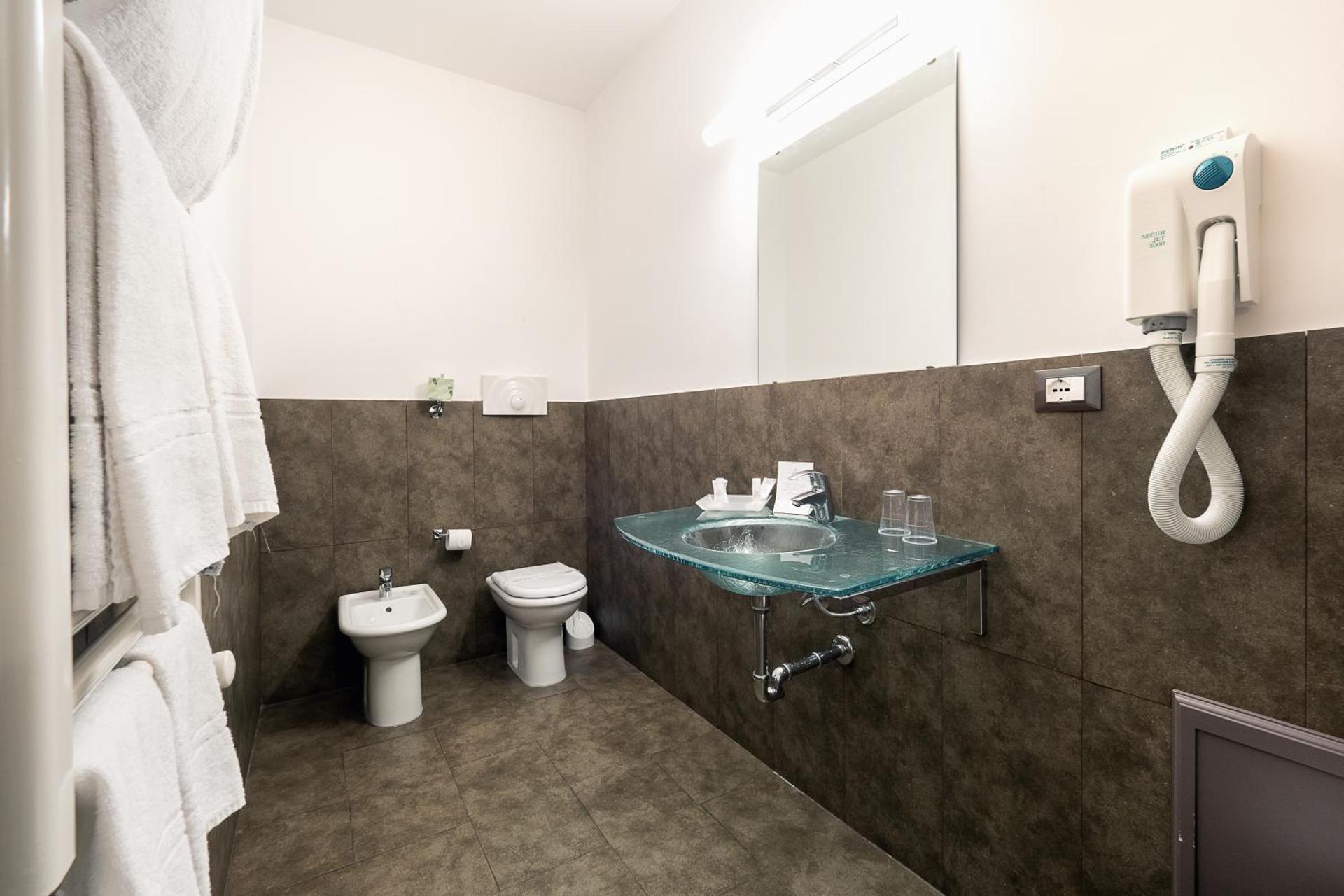 Hotel Garibaldi - Photo 41