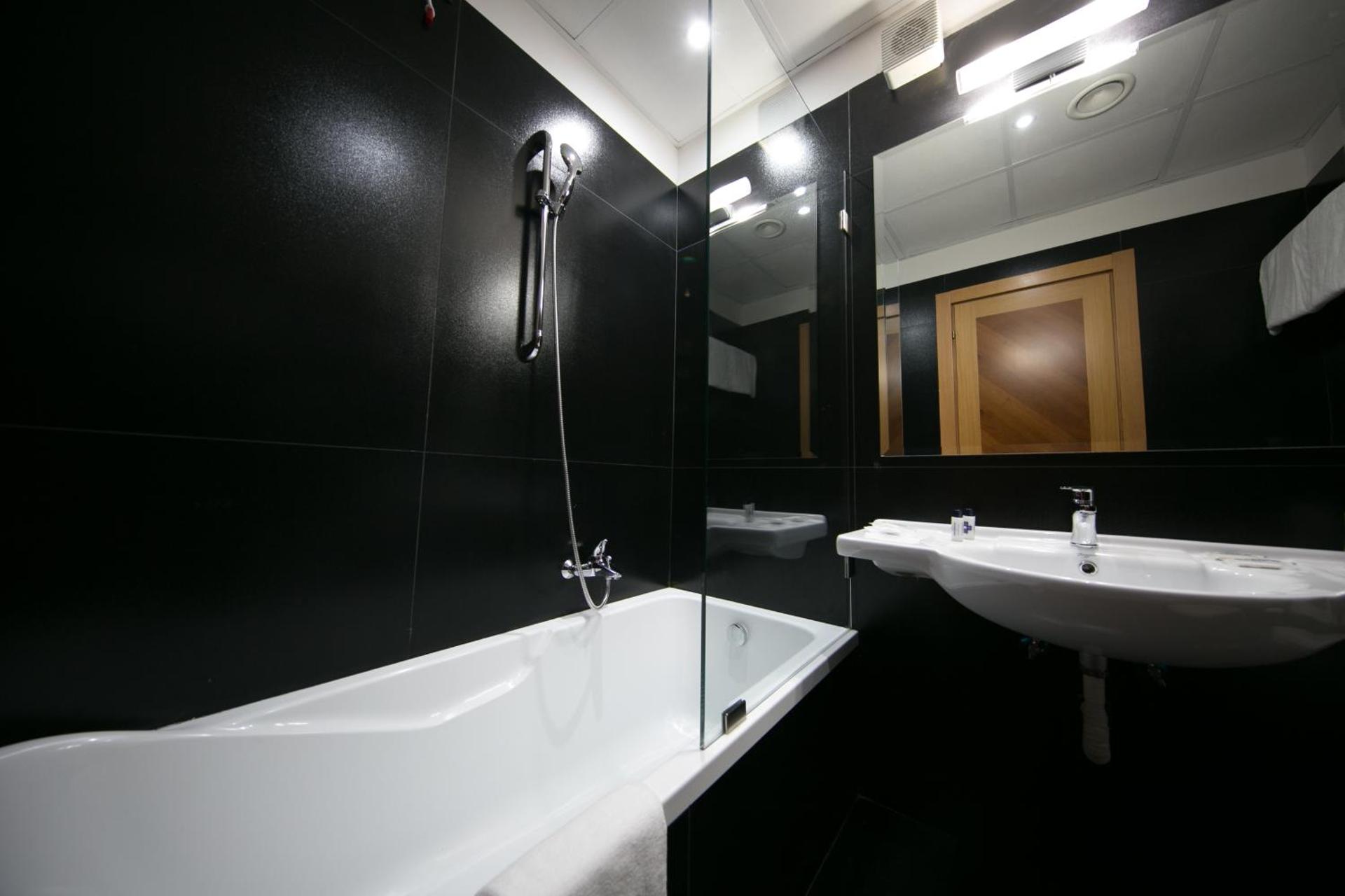 Mediterranea Hotel & Convention Center - Photo 16