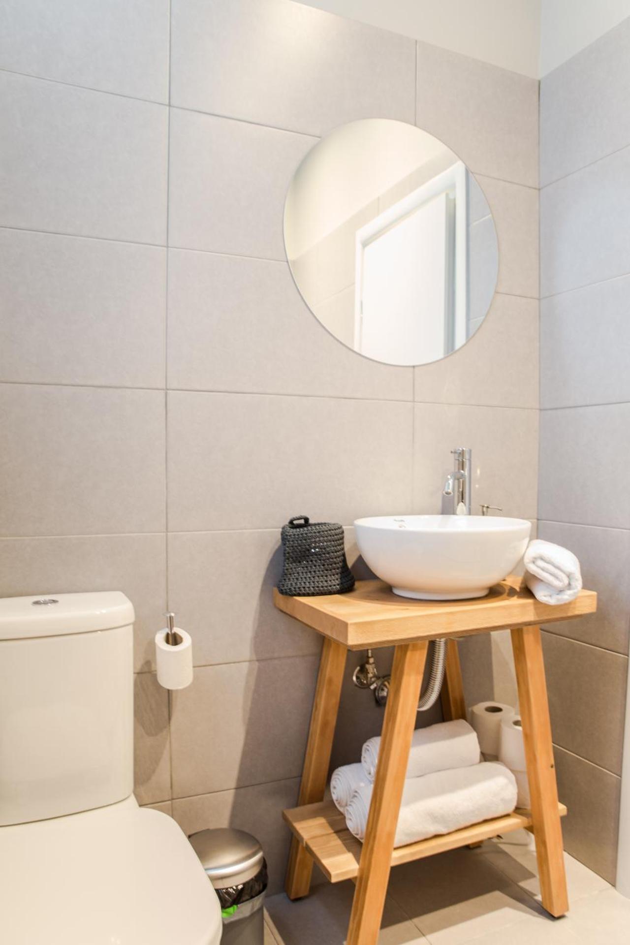 One-Bedroom Apartment - Photo 4