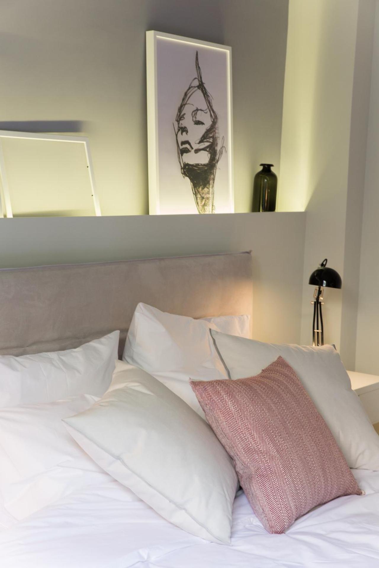 Apartment with Balcony - Photo 2