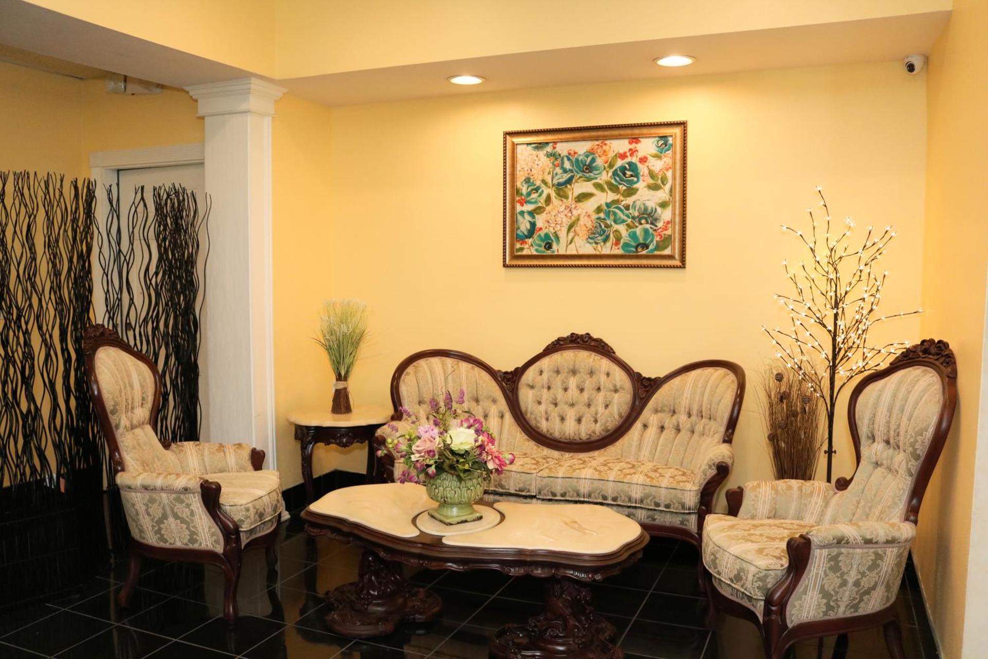 Shining Light Inn & Suites - Photo 11