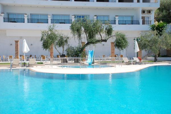 Aloha Hotel - Photo 16