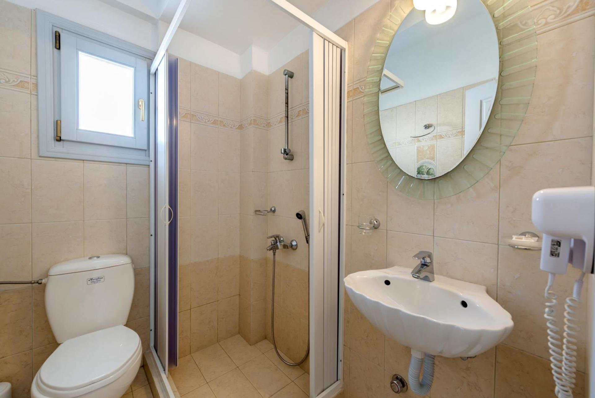 Superior Quadruple Room with Hot Tub and Caldera View