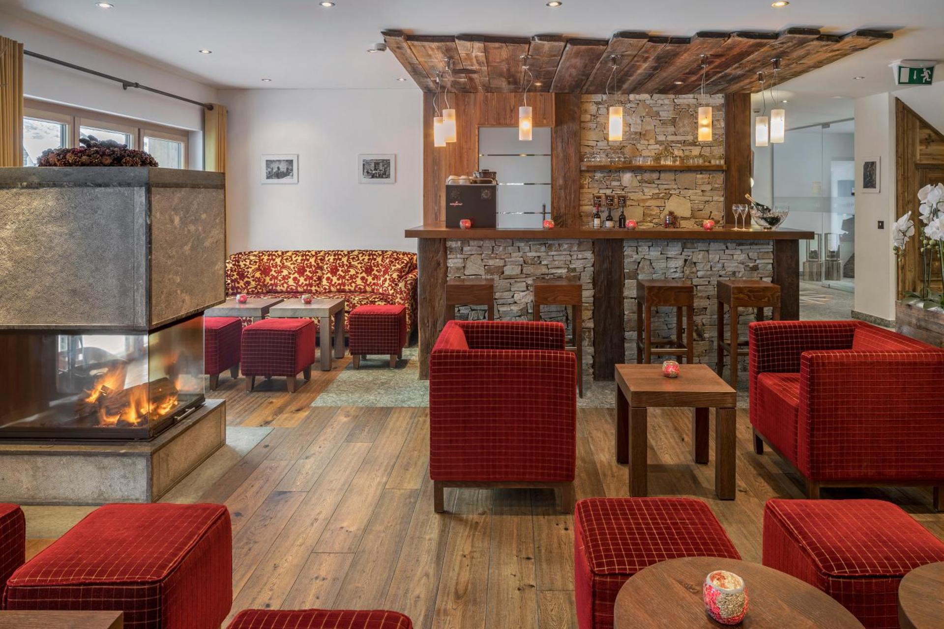 Hotel Phoenix - Photo 16