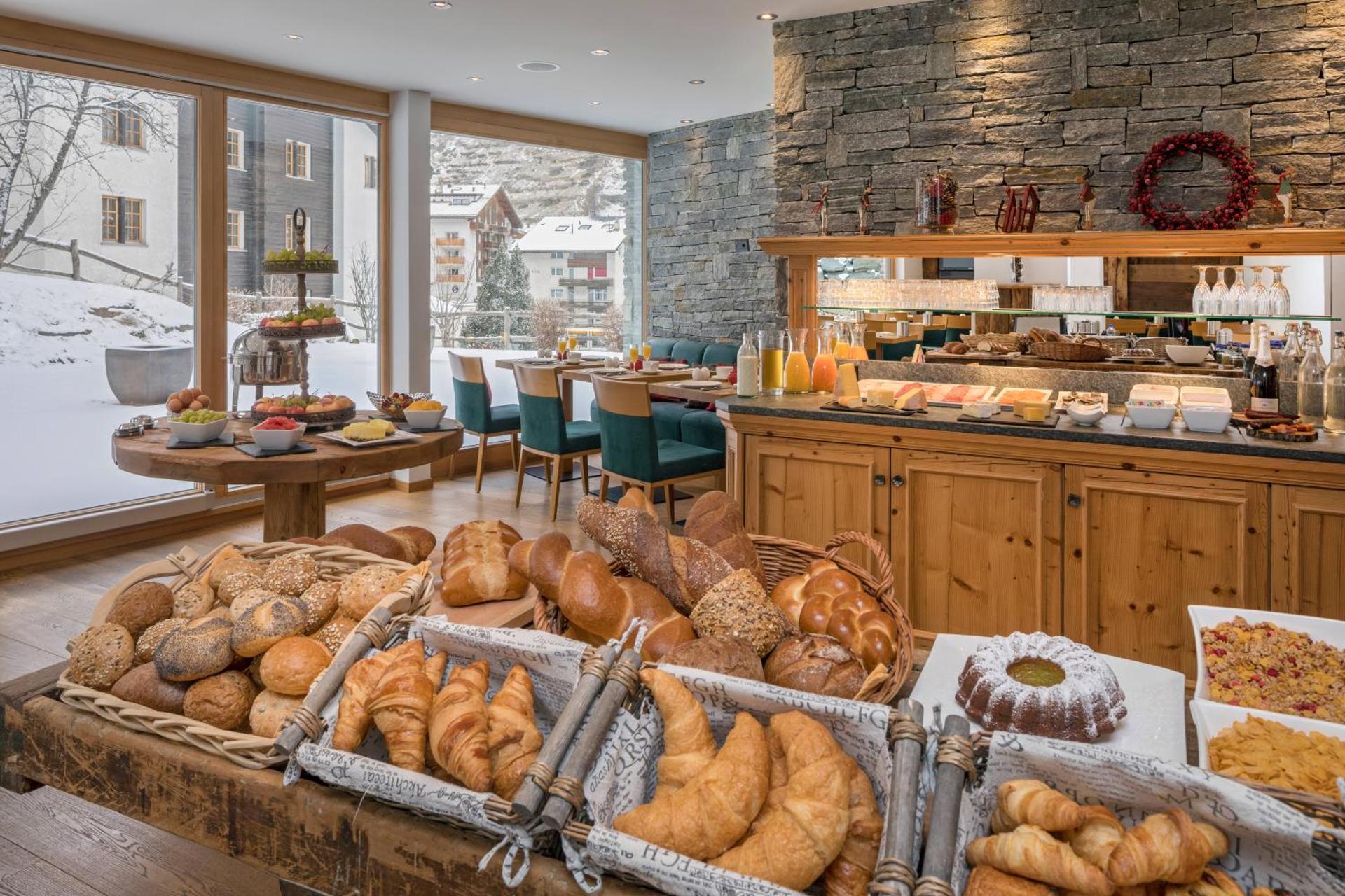 Hotel Phoenix - Photo 57