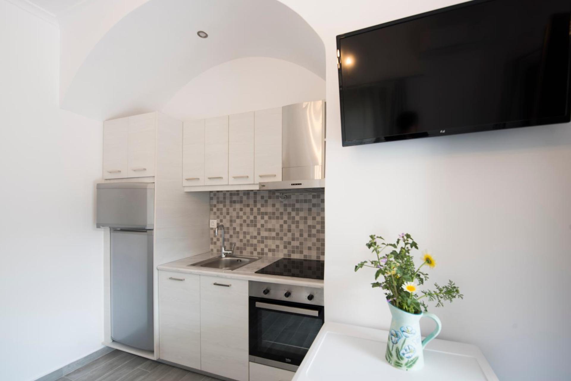 Rose Suites - Photo 38