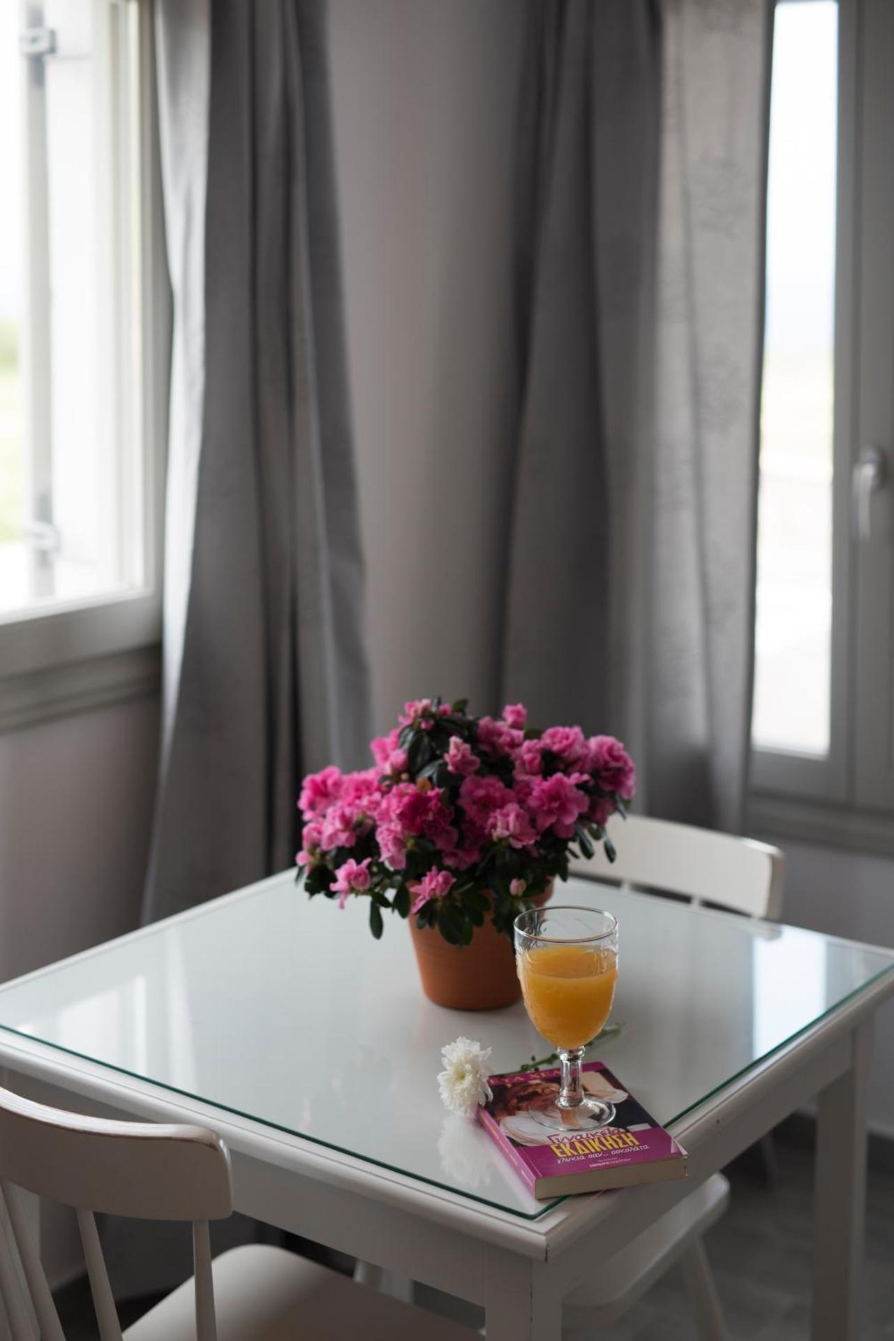 Rose Suites - Photo 11