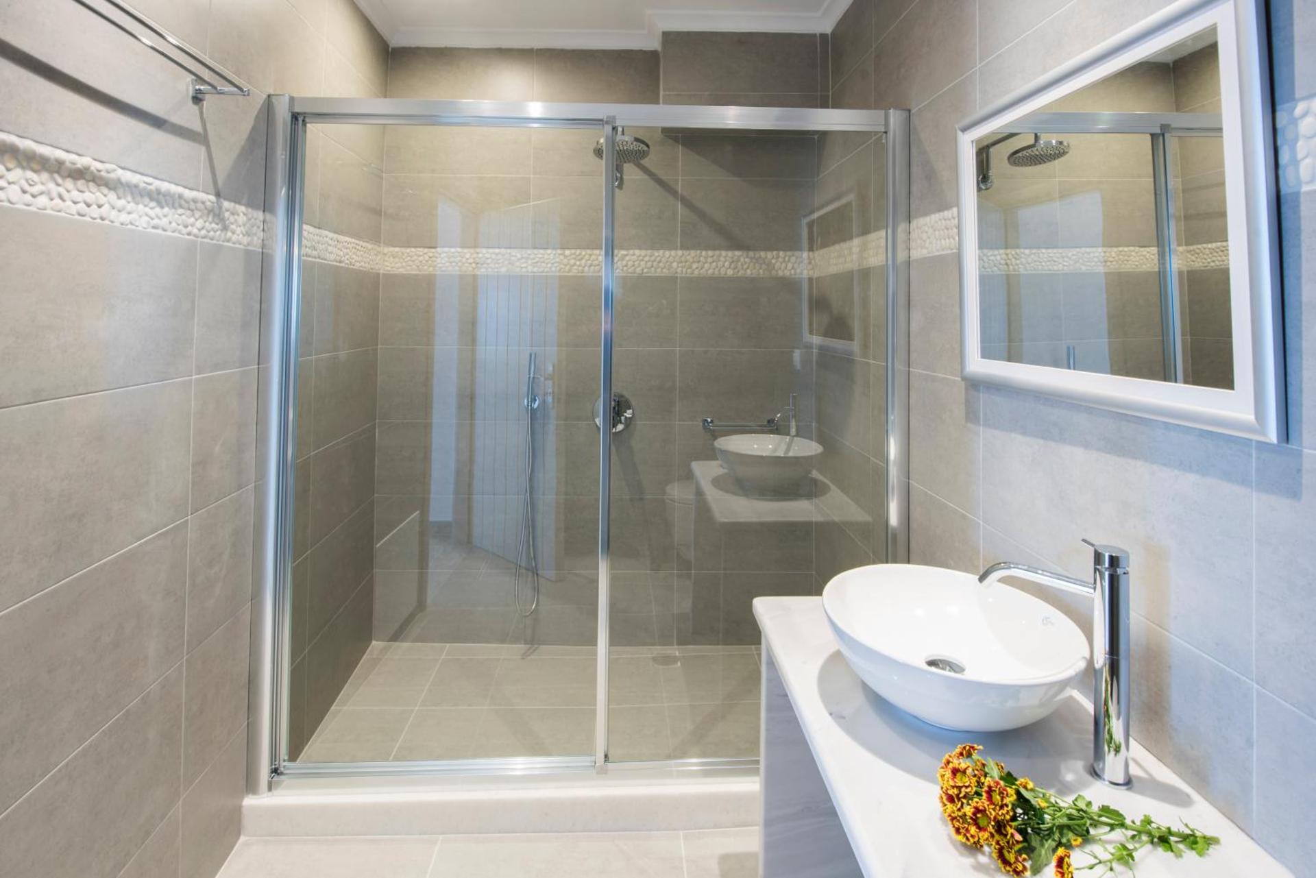 Rose Suites - Photo 12