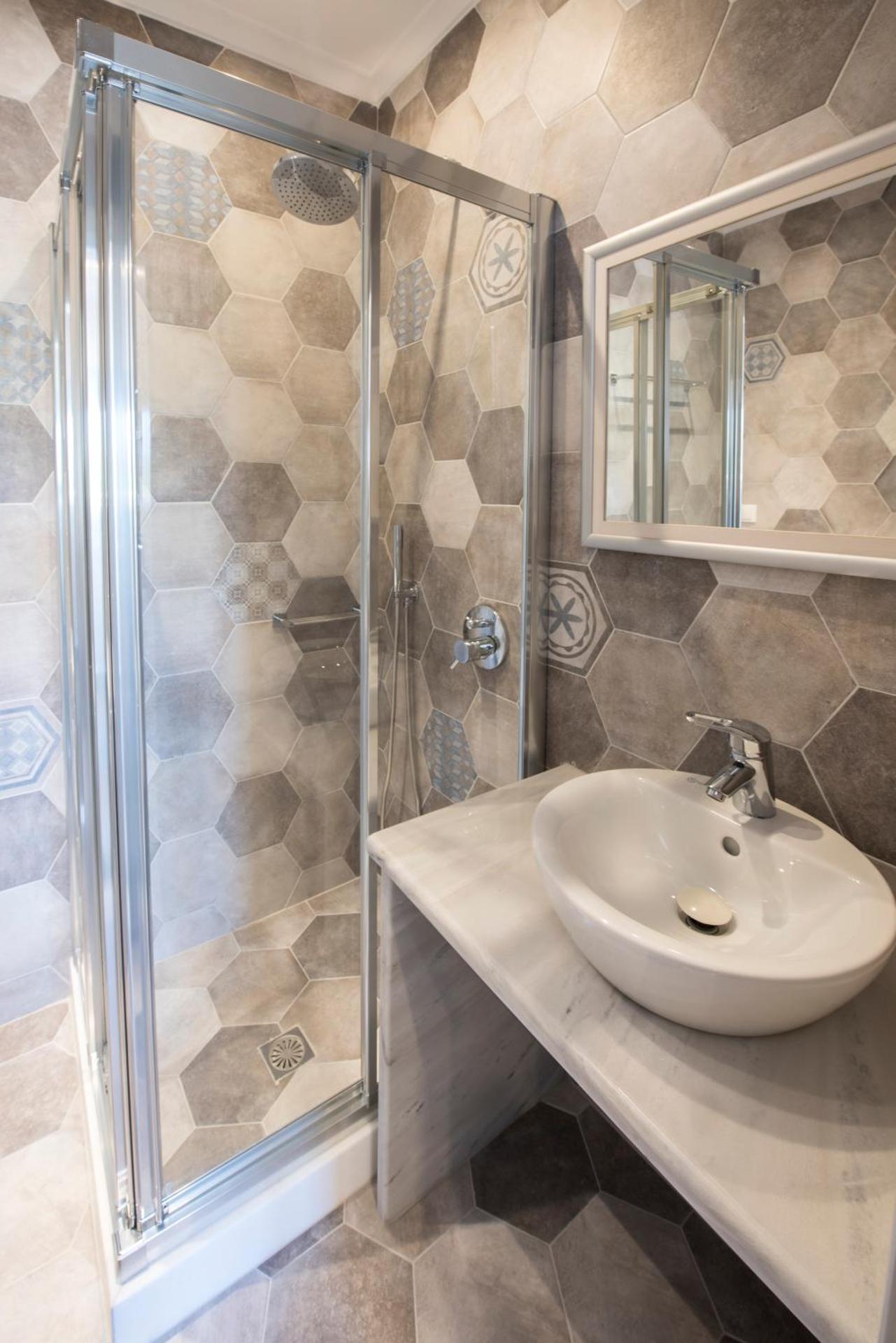 Rose Suites - Photo 22