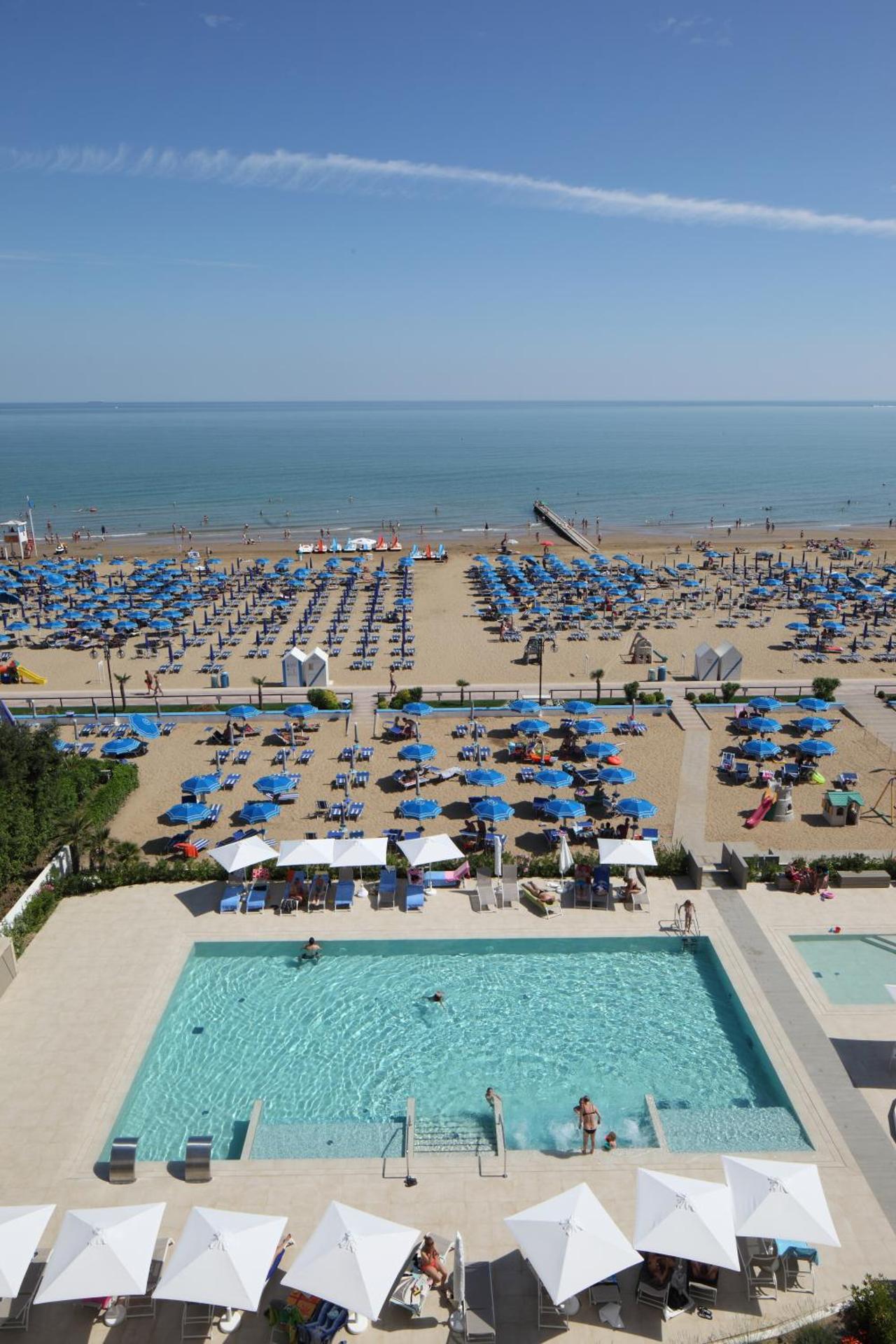 Hotel Orient & Pacific - Photo 11