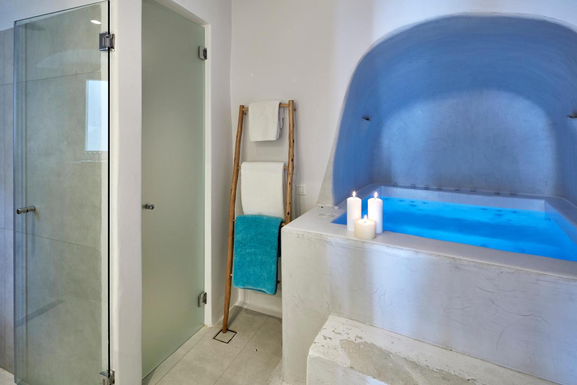 Cosmo Suite with Volcano View