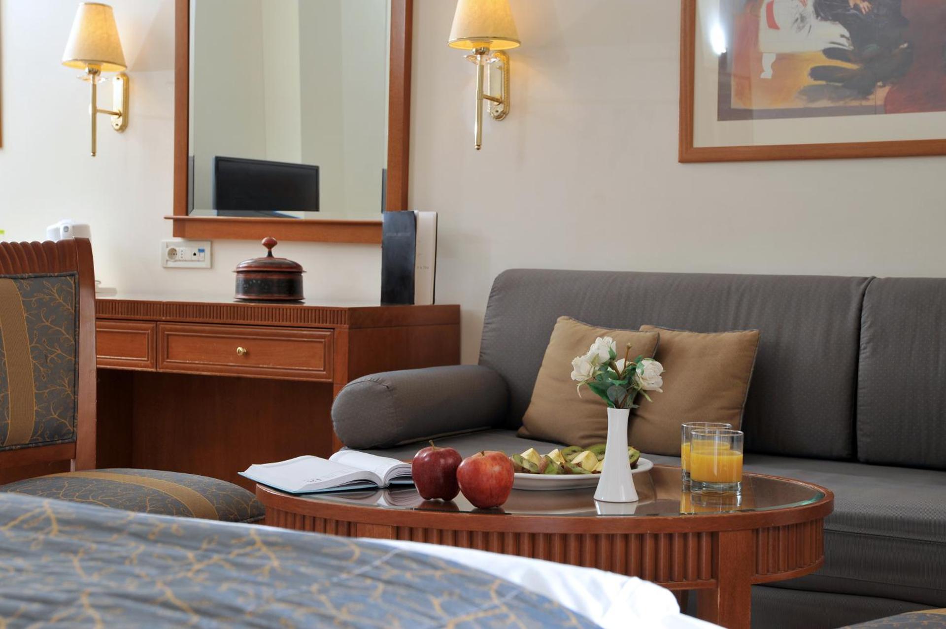 Athens Atrium Hotel & Jacuzzi Suites - Photo 4