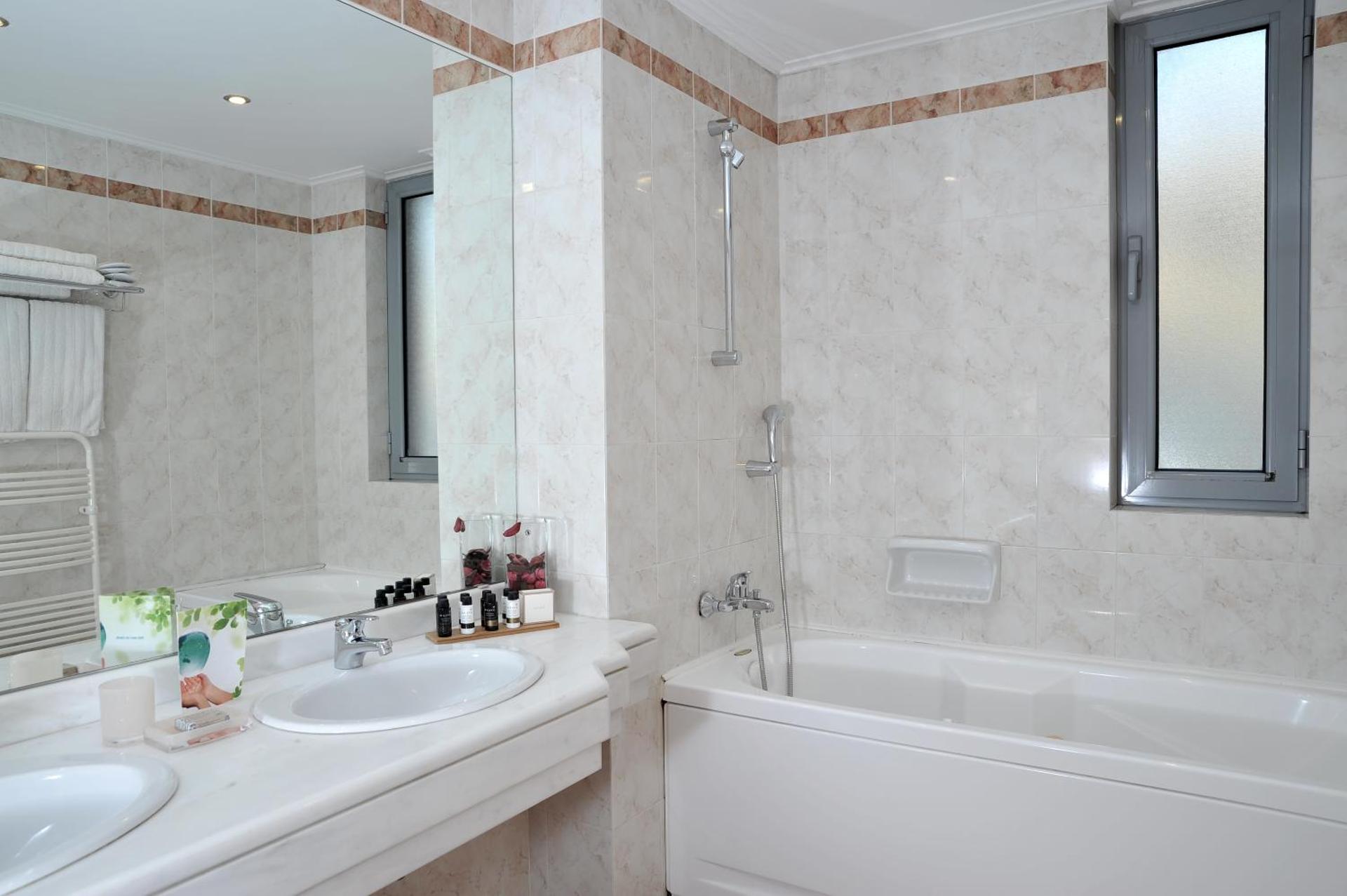 Athens Atrium Hotel & Jacuzzi Suites - Photo 41