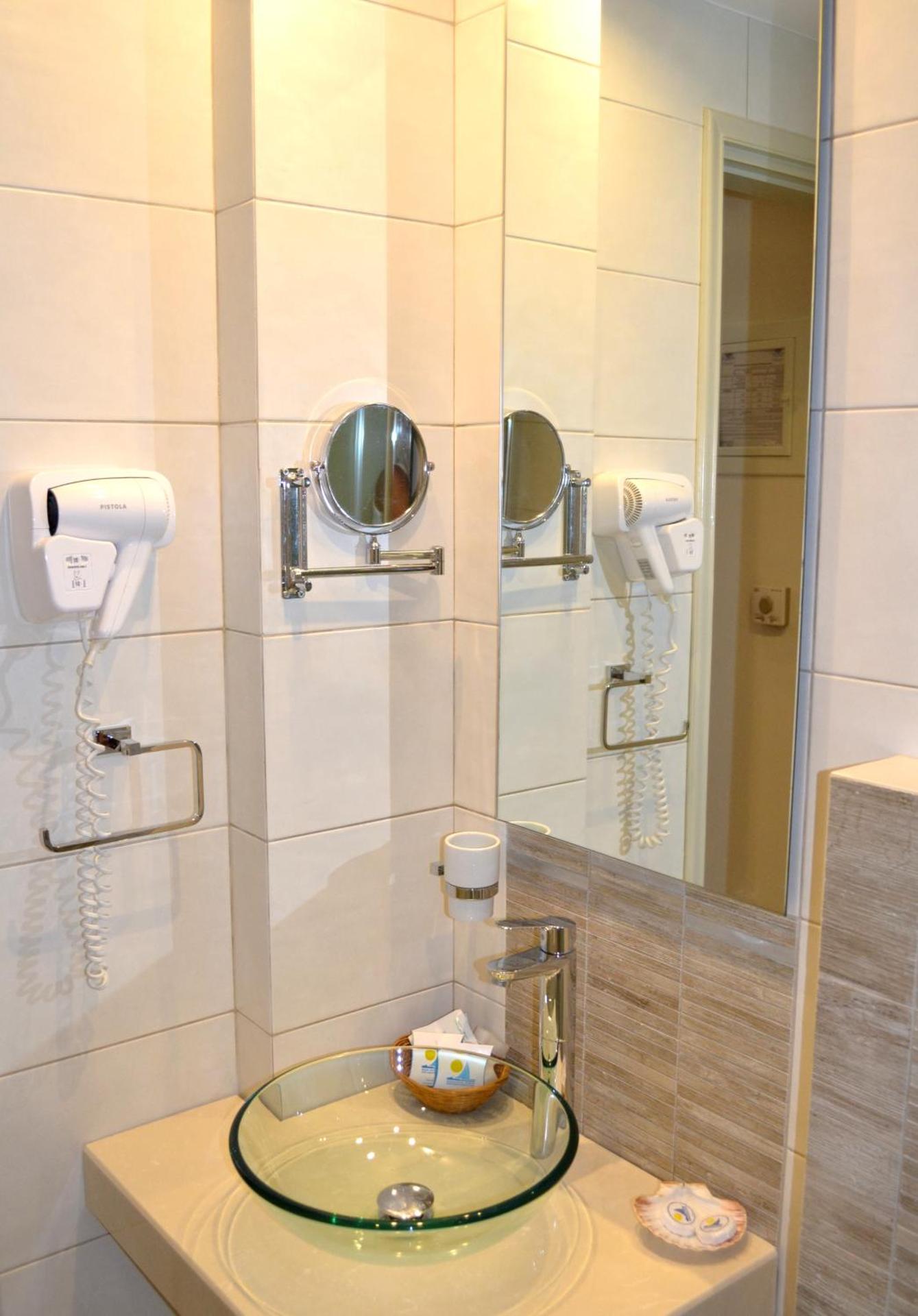 Saga Hotel - Photo 4